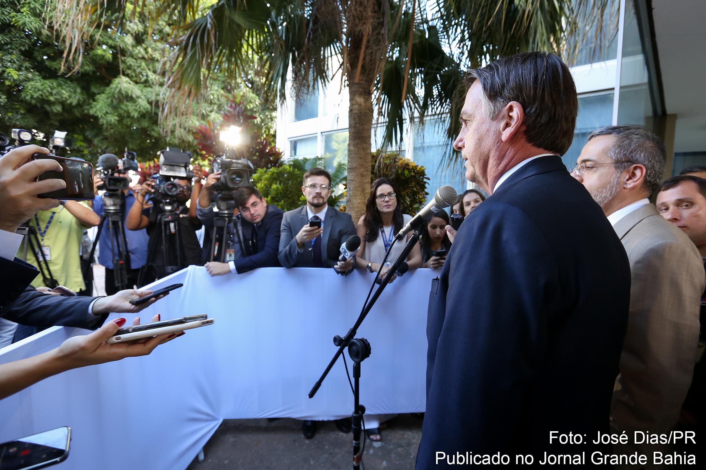 Jair Bolsonaro: quem quiser vir aqui fazer sexo com uma mulher, fique à vontade.