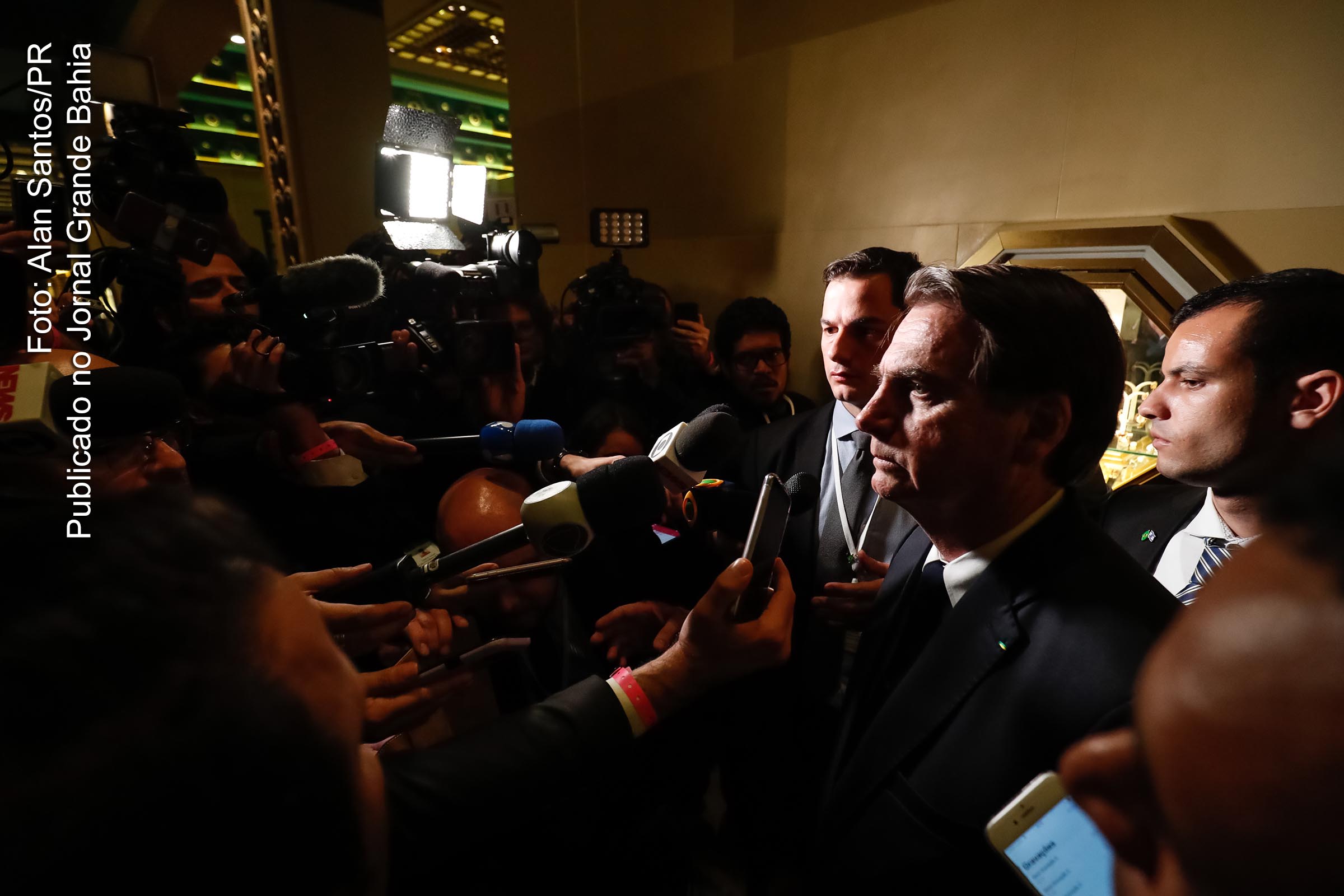 Jair Bolsonaro, presidente da República. Atuação conjugada com declarações o qualificam como analfabeto funcional.