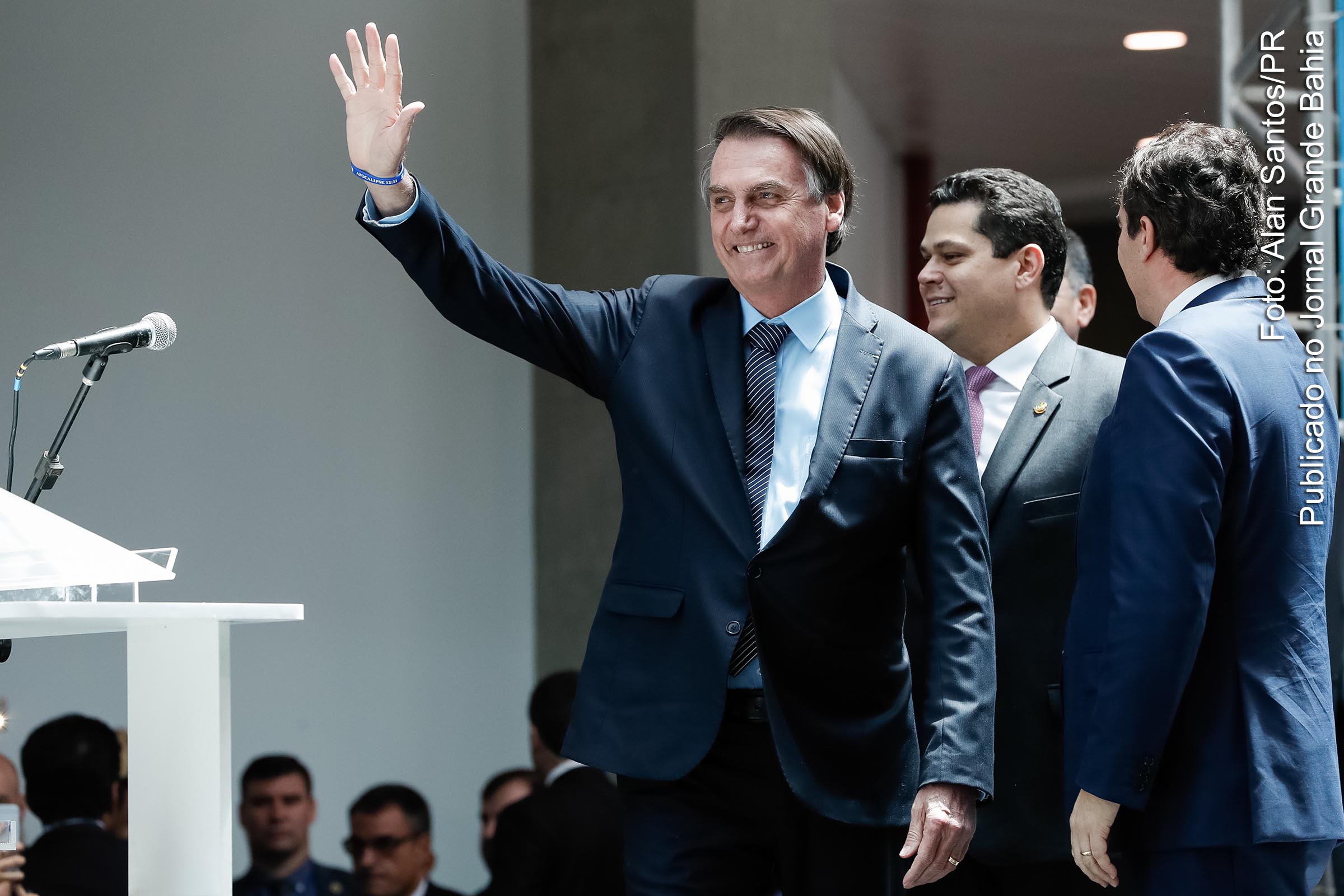 Jair Bolsonaro, presidente da República, governa a partir do quadrinômio deseducar, desempregar, oprimir e envenenar.