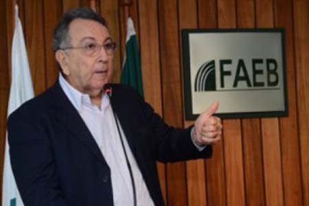 No encontro que o Ministério da Agricultura e a CNA organizaram para receber os embaixadores árabes e o presidente Jair Bolsonaro, houve a presença de destaque do pecuarista feirense João Martins presidente da Confederação Nacional da Agricultura.