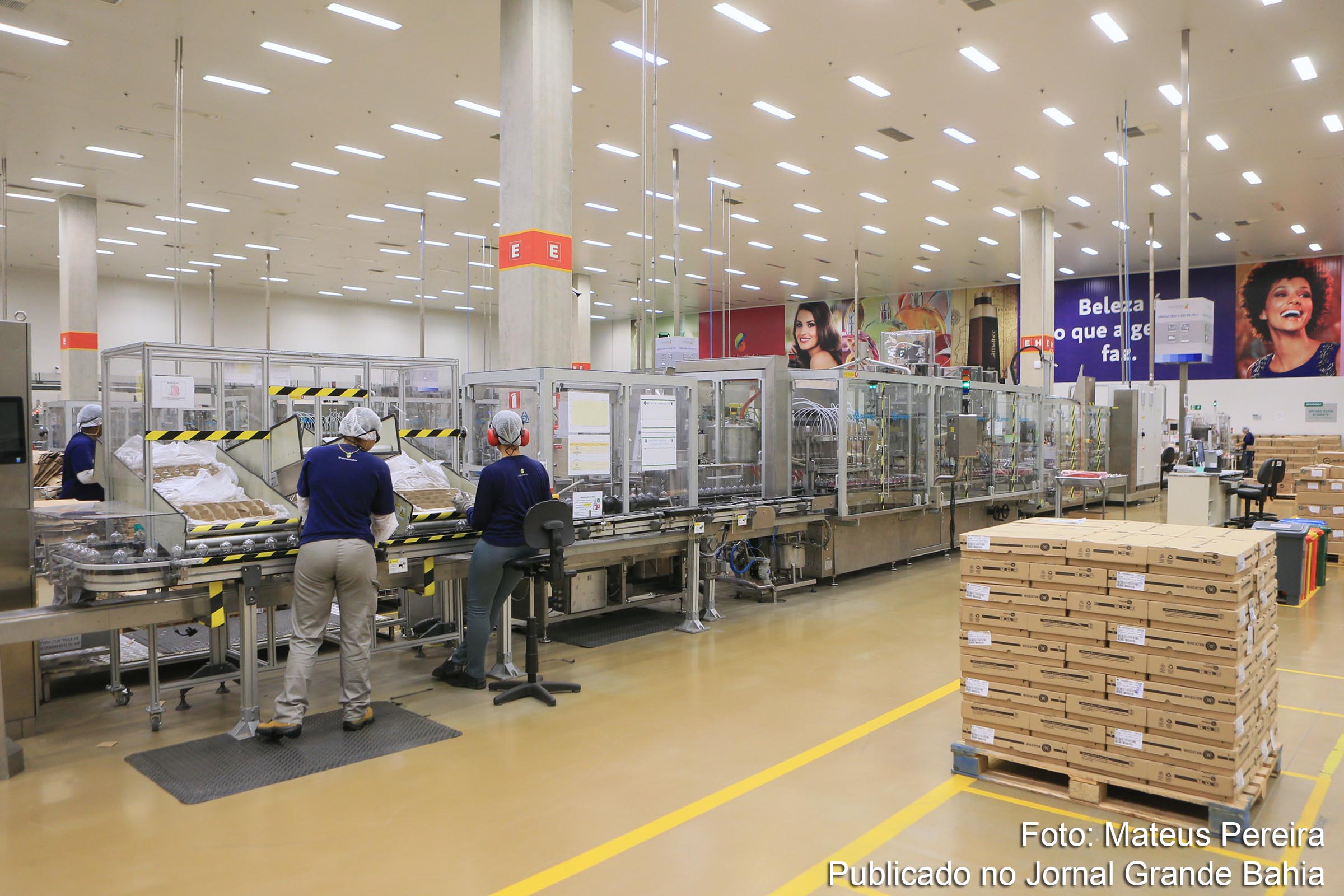 Linha de produção da fábrica do Grupo O Boticário em Camaçari.