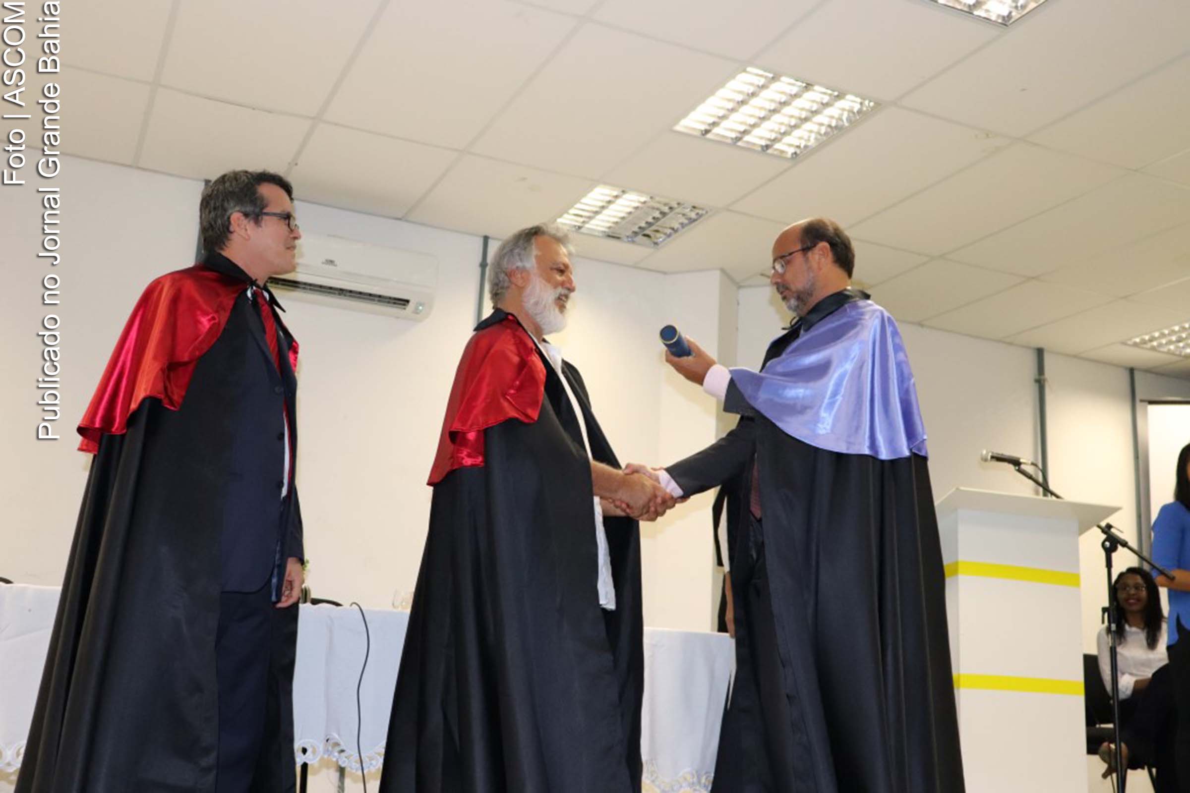 Marcio Meirelles recebe título de Doutor Honoris Causa concedido pelo Conselho Universitário da Universidade Federal do Recôncavo da Bahia.