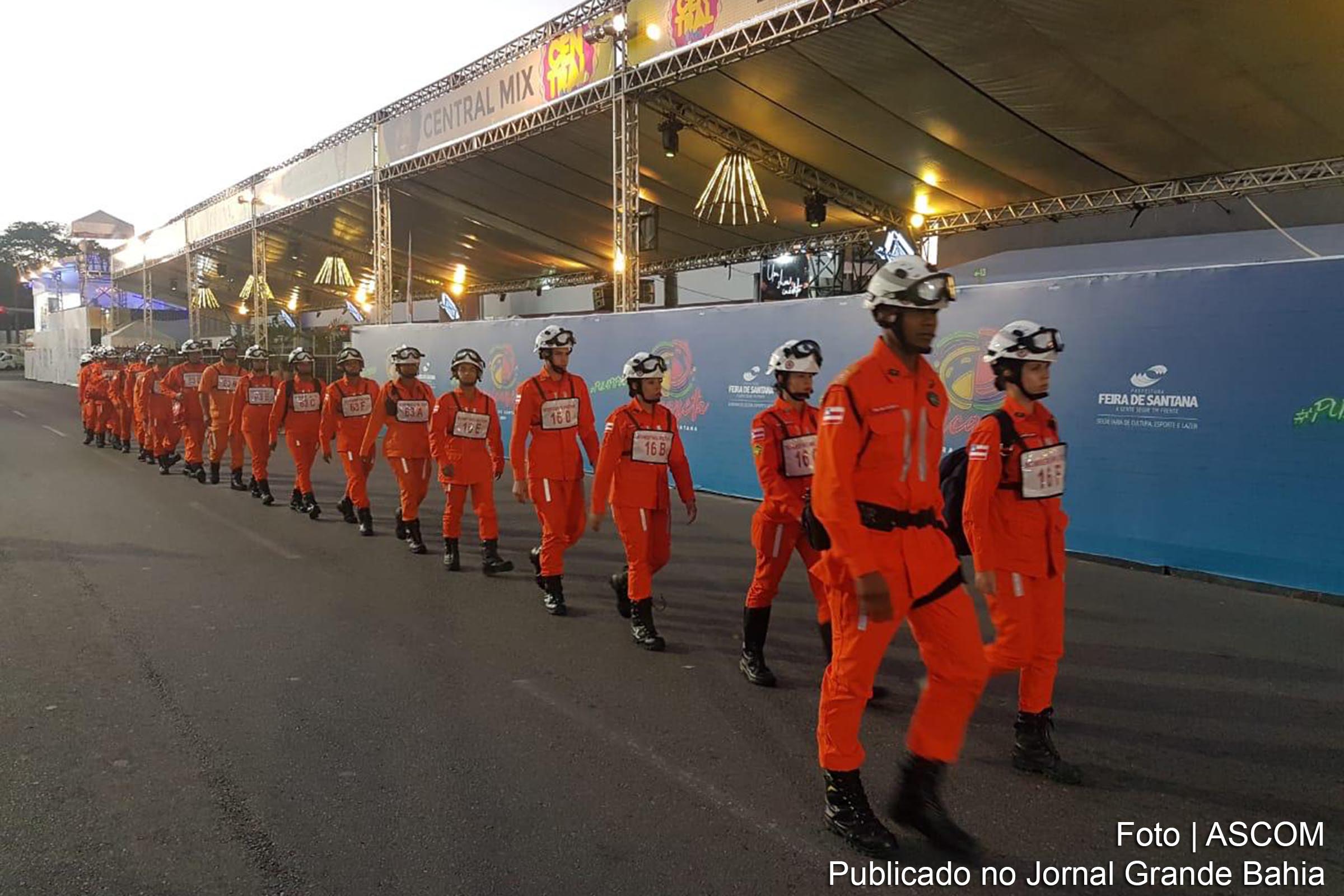 Membros do Corpo de Bombeiros dão suporte à segurança durante Micareta 2019 de Feira de Santana.