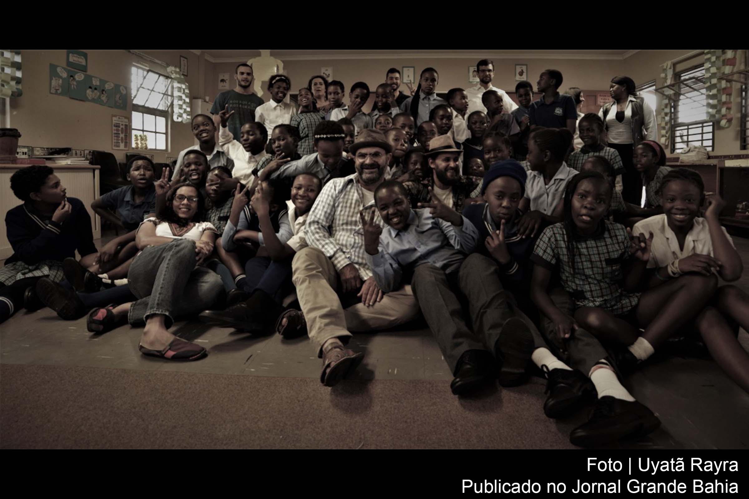 Estudantes de duas turmas da escola primária Bud-Mbelle participam de atividades do projeto.