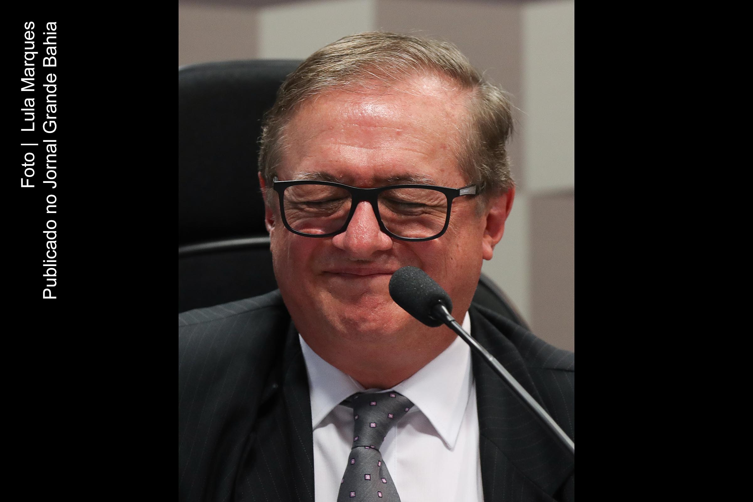 Ricardo Vélez, ministro da Educação do Governo Bolsonaro. Atuação na pasta evidência inapetência completa. Populares definiram órgão de 'Ministério da Esquizofrenia Catatônica'.