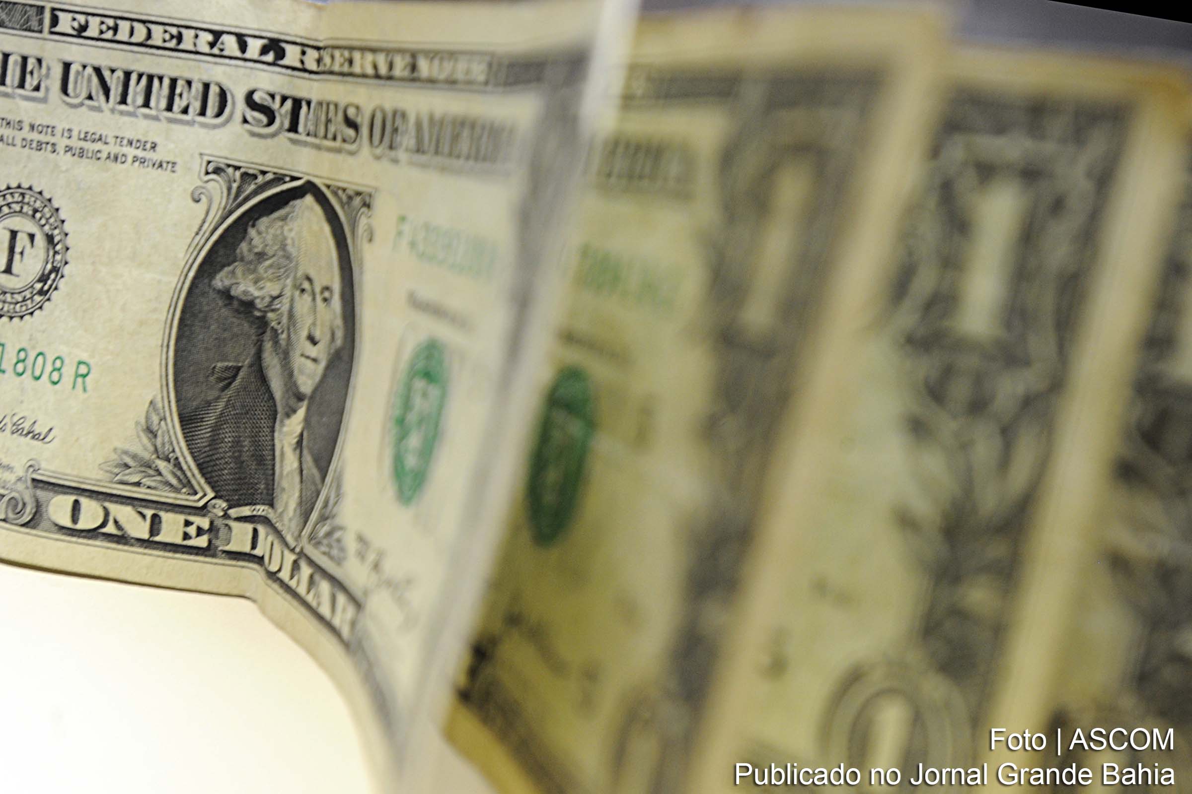 Saída de dólares do país supera entrada em US$ 4,2 bilhões; Política liberal do Governo Bolsonaro promove retrocesso econômico e social