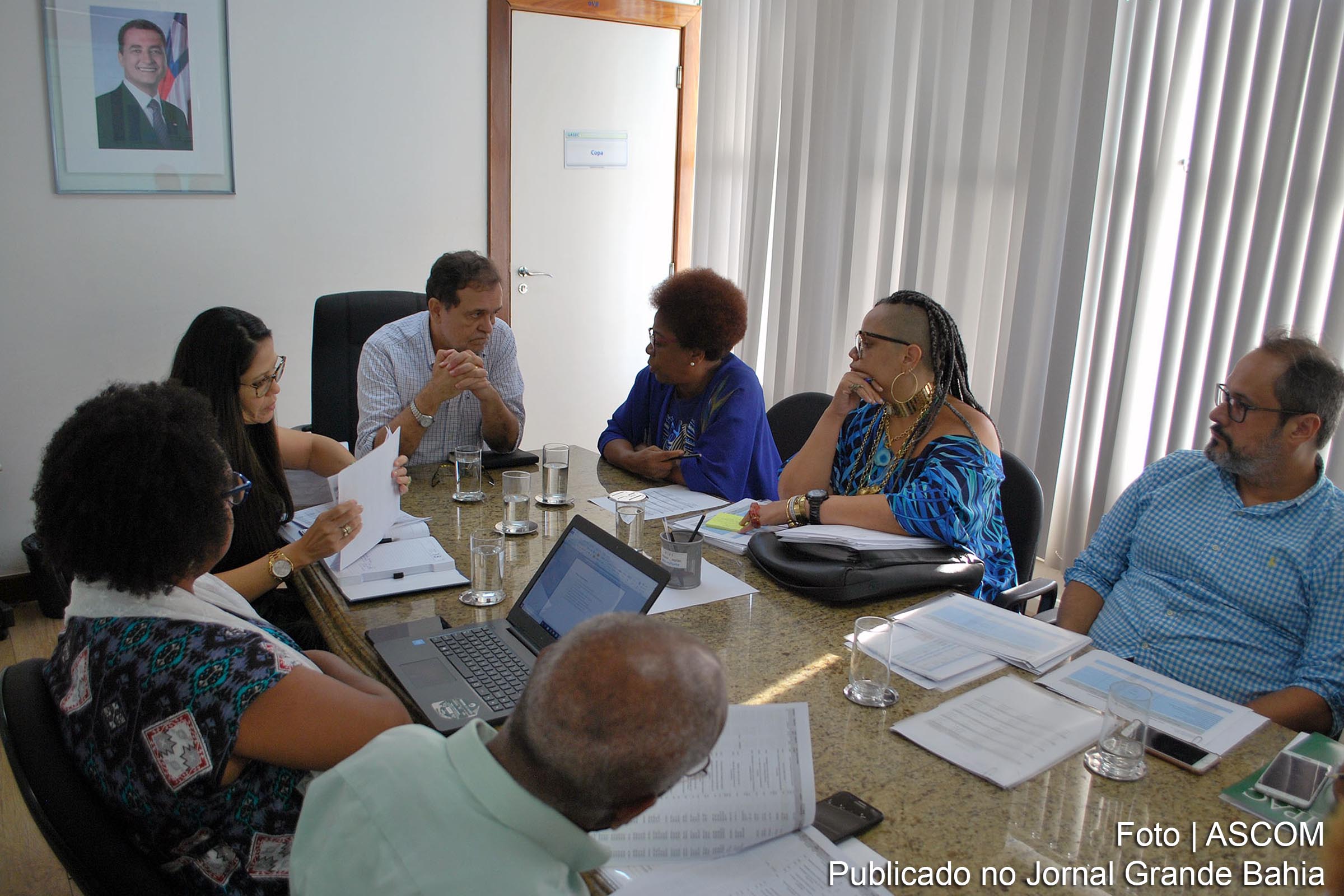 Secretários estaduais Walter Pinheiro e Arany Santana, acompanhados de técnicos do governo, debatem planejamento das ações prioritárias para a área da Cultura da Bahia.