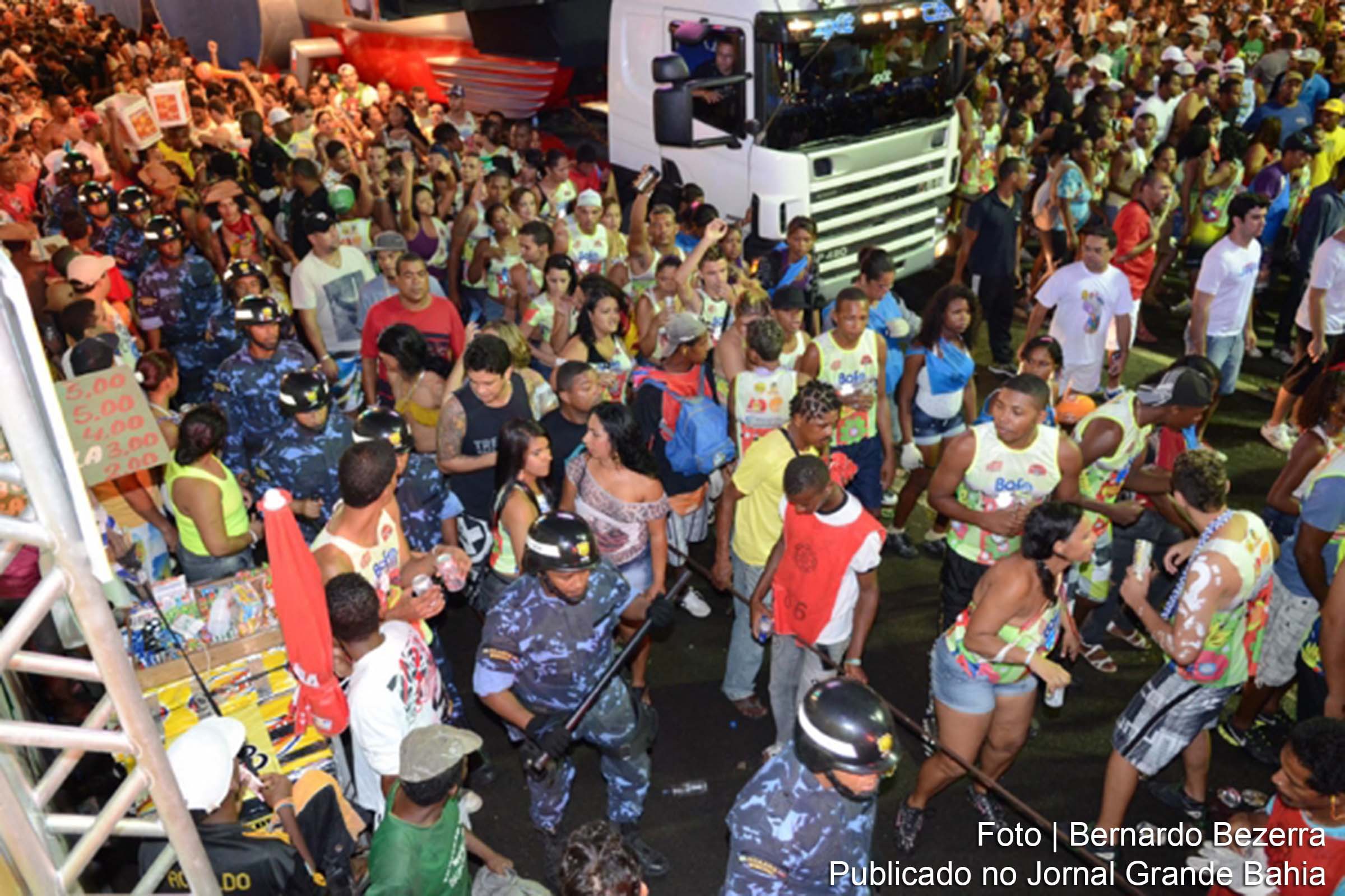 Cerca de dez mil policiais e bombeiros foram destacados pela Secretaria de Segurança Pública para atuar no evento, que contará ainda com o Sistema de Reconhecimento Facial.