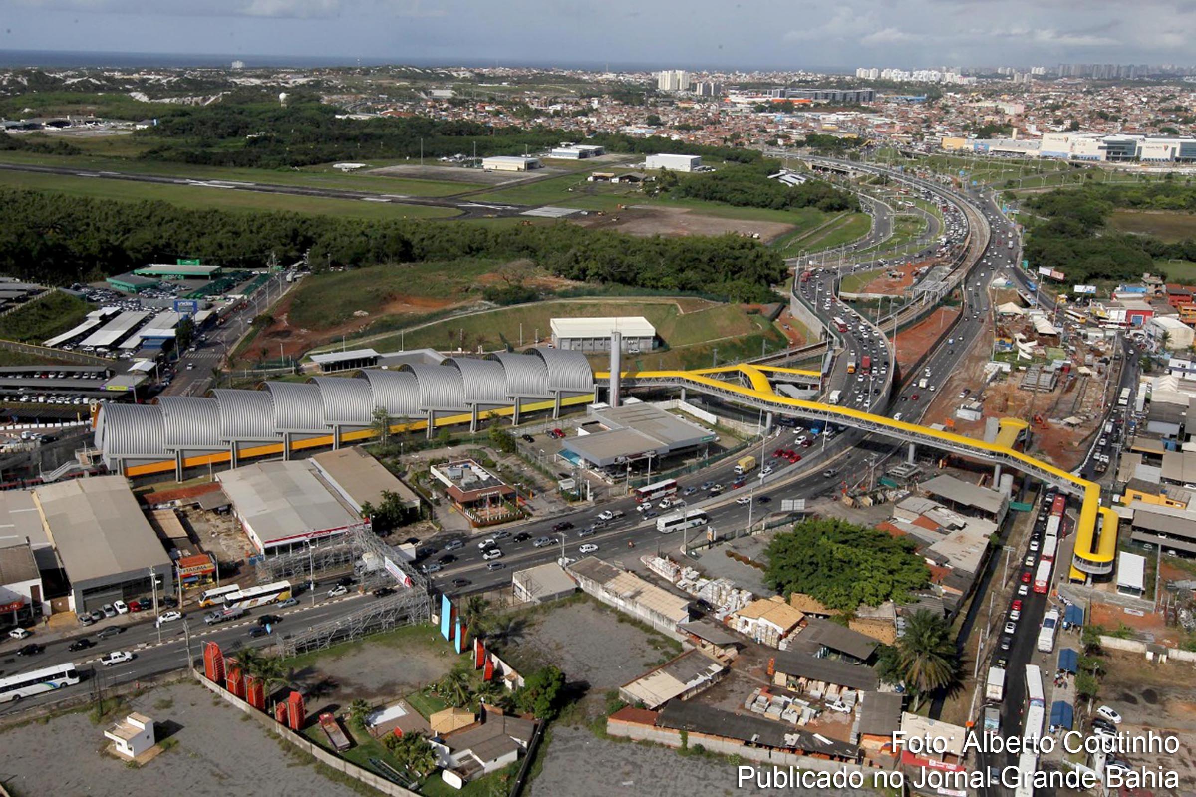 Visa aérea da Estação Aeroporto do Sistema Metroviário Salvador – Lauro de Freitas.