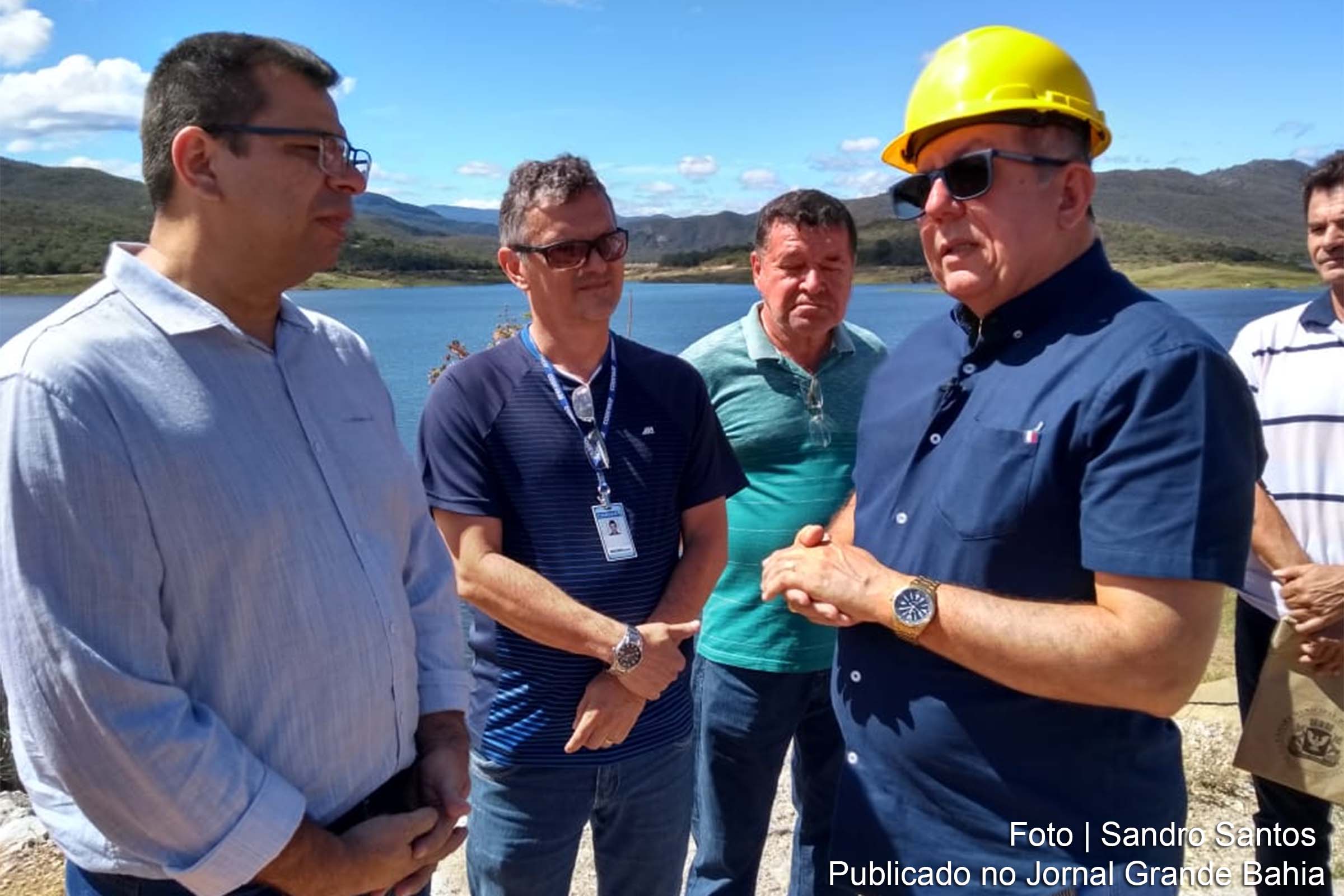 Deputado José de Arimateia dialoga com técnicos sobre situação da barragem Zabumbão, em Paramirim.