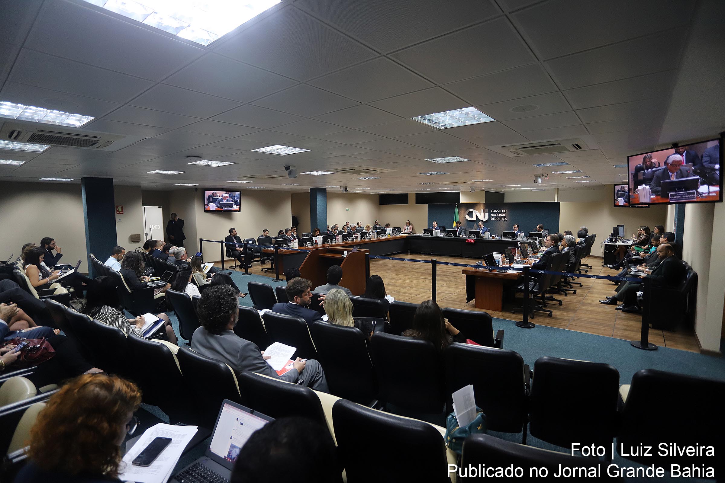 CNJ decide que TJBA não pode proibir atendimento a advogados. Segundo ministro Humberto Martins, a resolução do TJBA não pode ser utilizada para condicionar o atendimento dos advogados a prévio agendamento de magistrados.