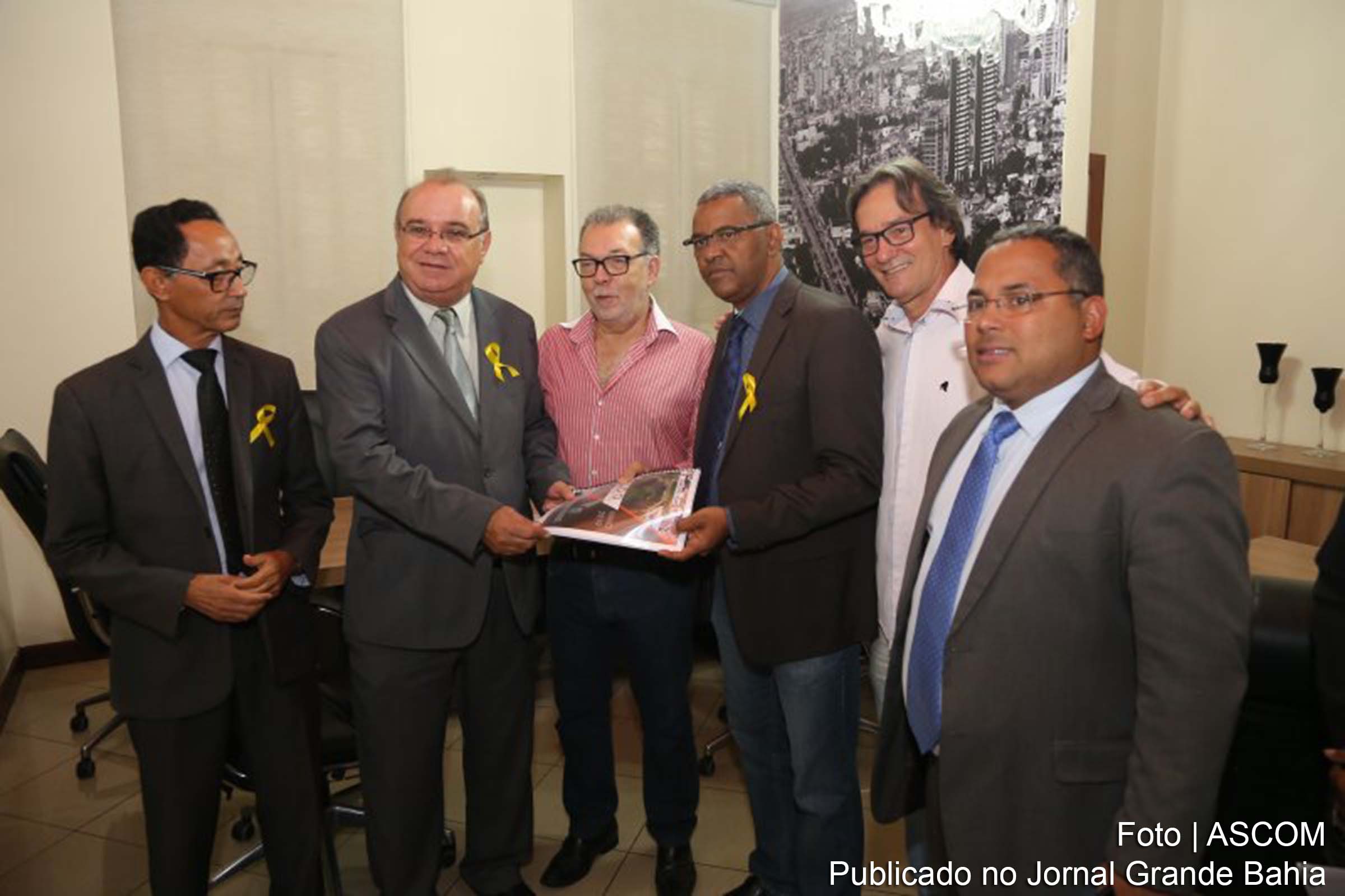 Presidente da Câmara Municipal de Feira de Santana, vereador José Carneiro Rocha recebeu o Projeto de Lei de Diretrizes Orçamentárias- PLDO, exercício 2020.