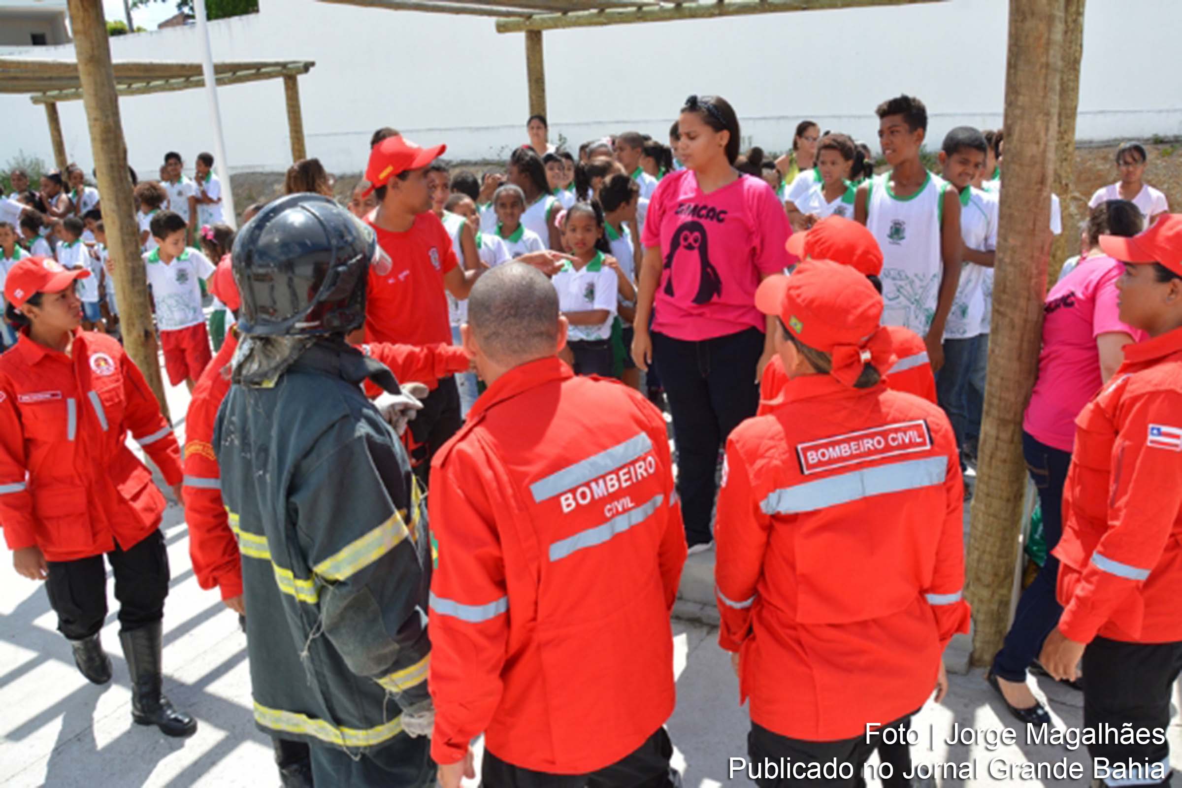 Pessoas interessadas em colaborar com a Defesa Civil de Feira de Santana de forma voluntária podem realizar o cadastro pela Secretaria de Prevenção à Violência e Promoção dos Direitos Humanos e participarem das ações e projetos da instituição.