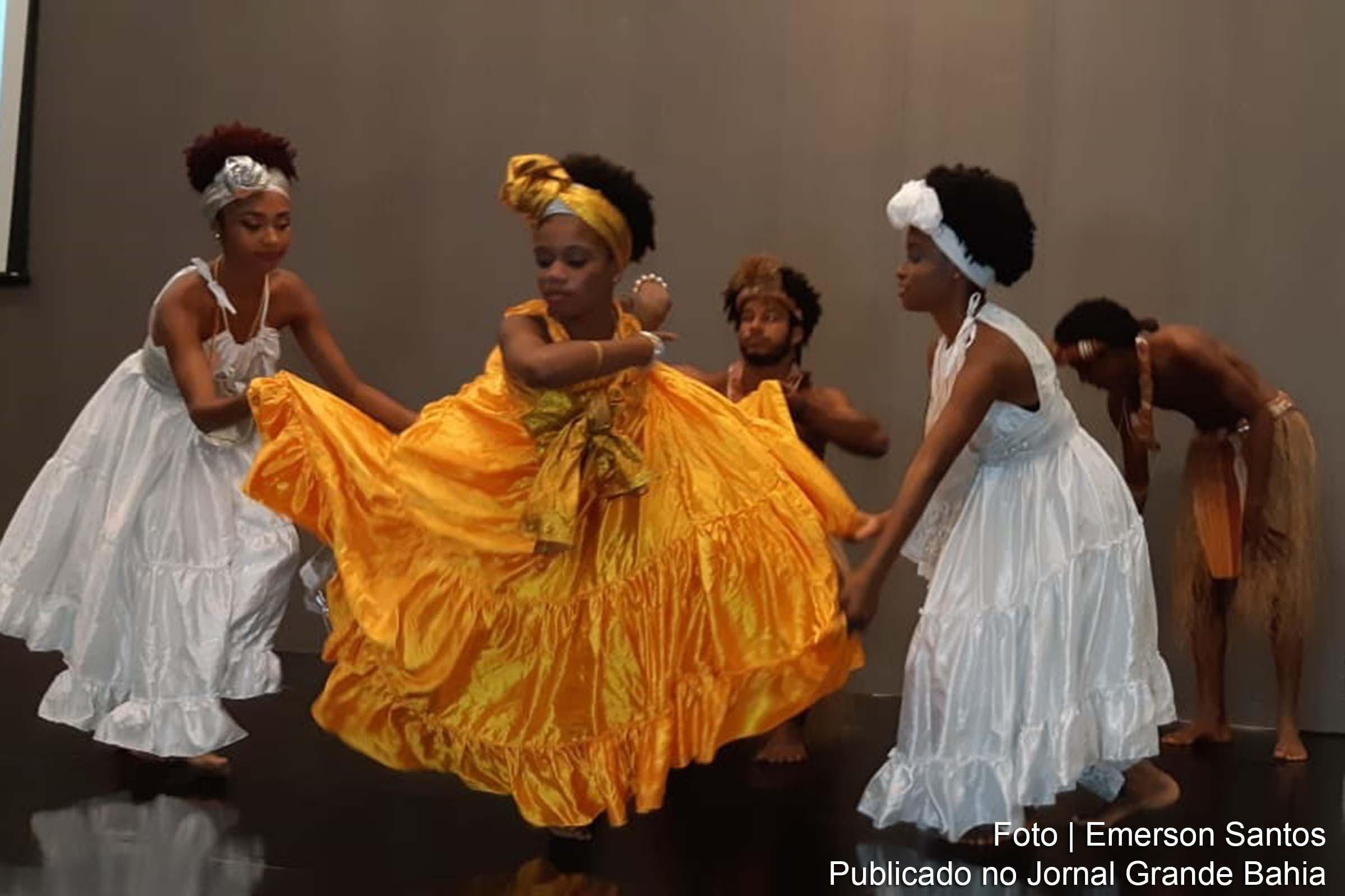 Estudantes do Colégio Noêmia Rego VII durante Mostra de Dança na ALBA.