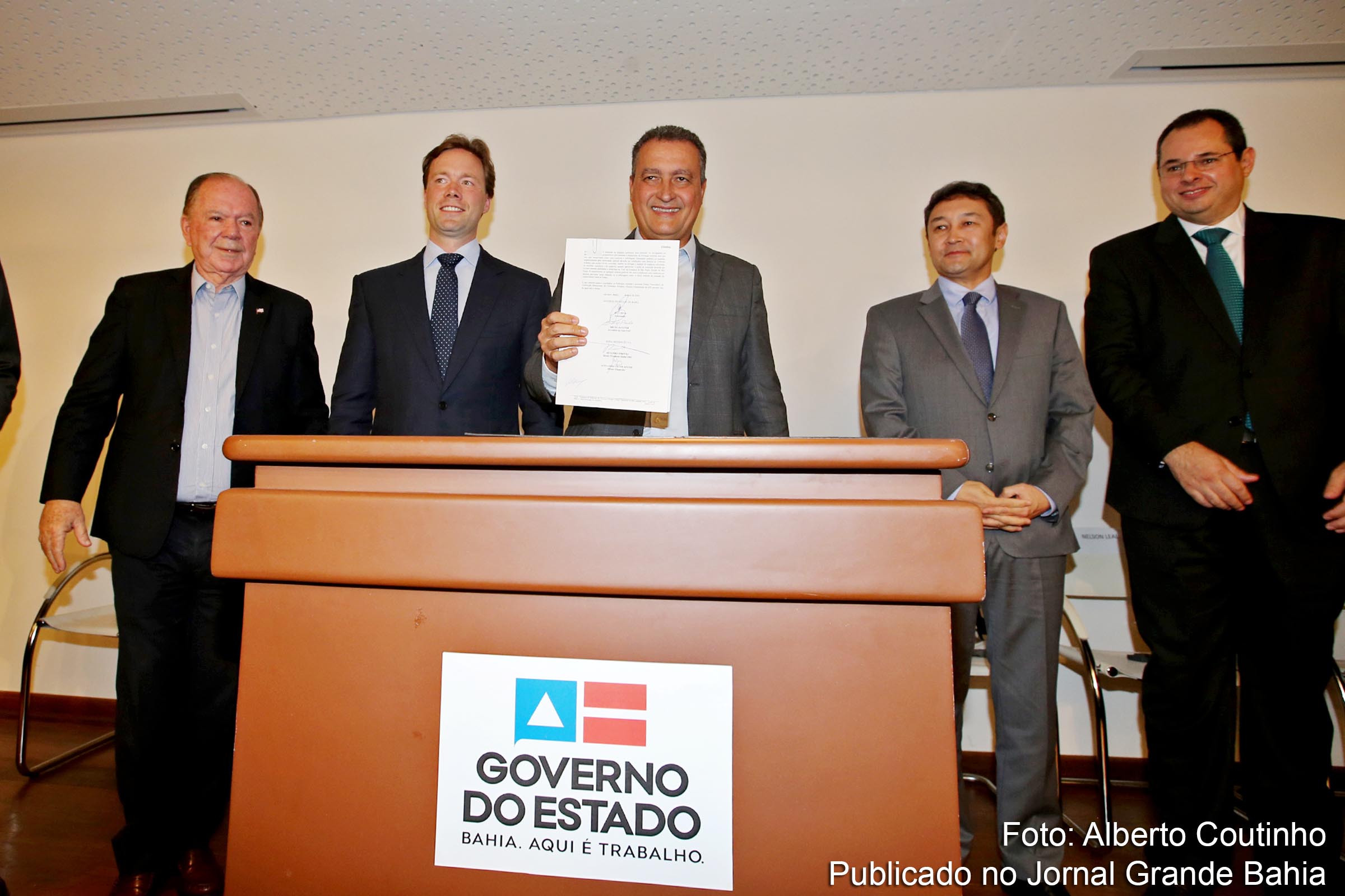 Governador Rui Costa assina termo de unificação dos terminais privados do Porto Sul