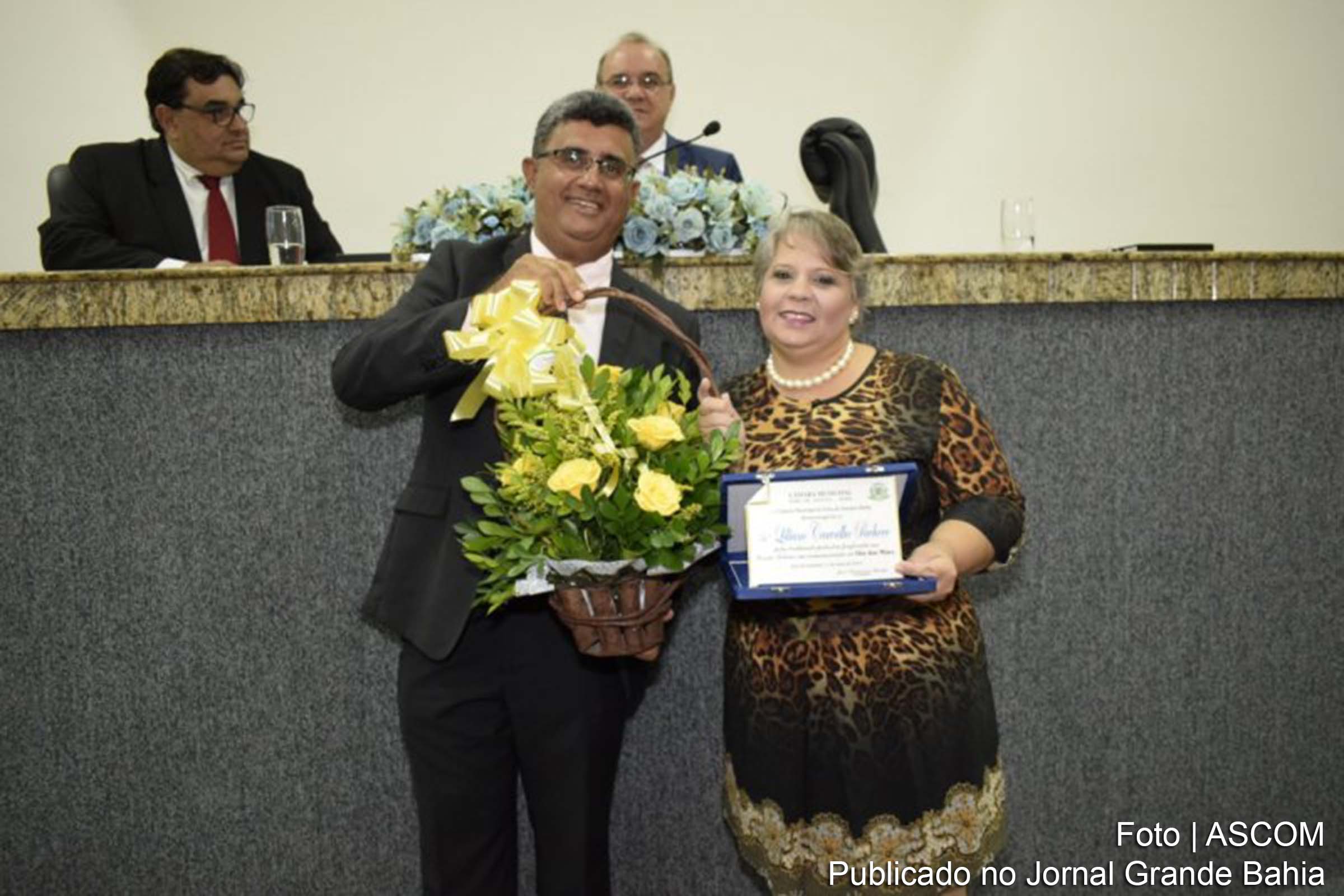 Câmara Municipal de Feira de Santana prestou homenagem às mães indicadas pelos vereadores e brindou a todas com uma palestra sobre Ser Mãe.
