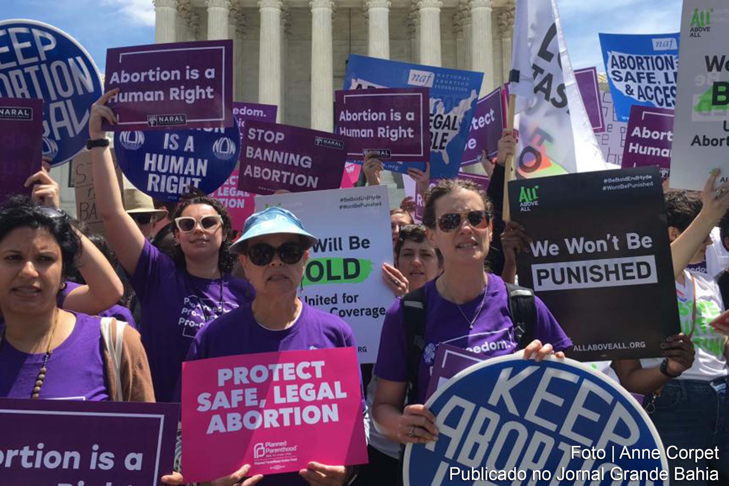 “Recuos sobre o aborto visam retorno de uma sociedade patriarcal e branca nos EUA”.