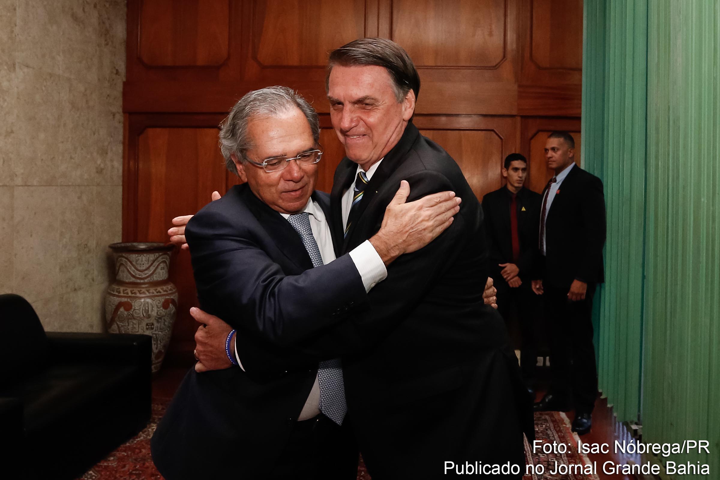 Ministro Paulo Guedes e presidente Jair Bolsonaro estão unidos na política de desinvestimento, desemprego estrutural e saque a economia popular, com fragilização econômica da classe trabalhadora.