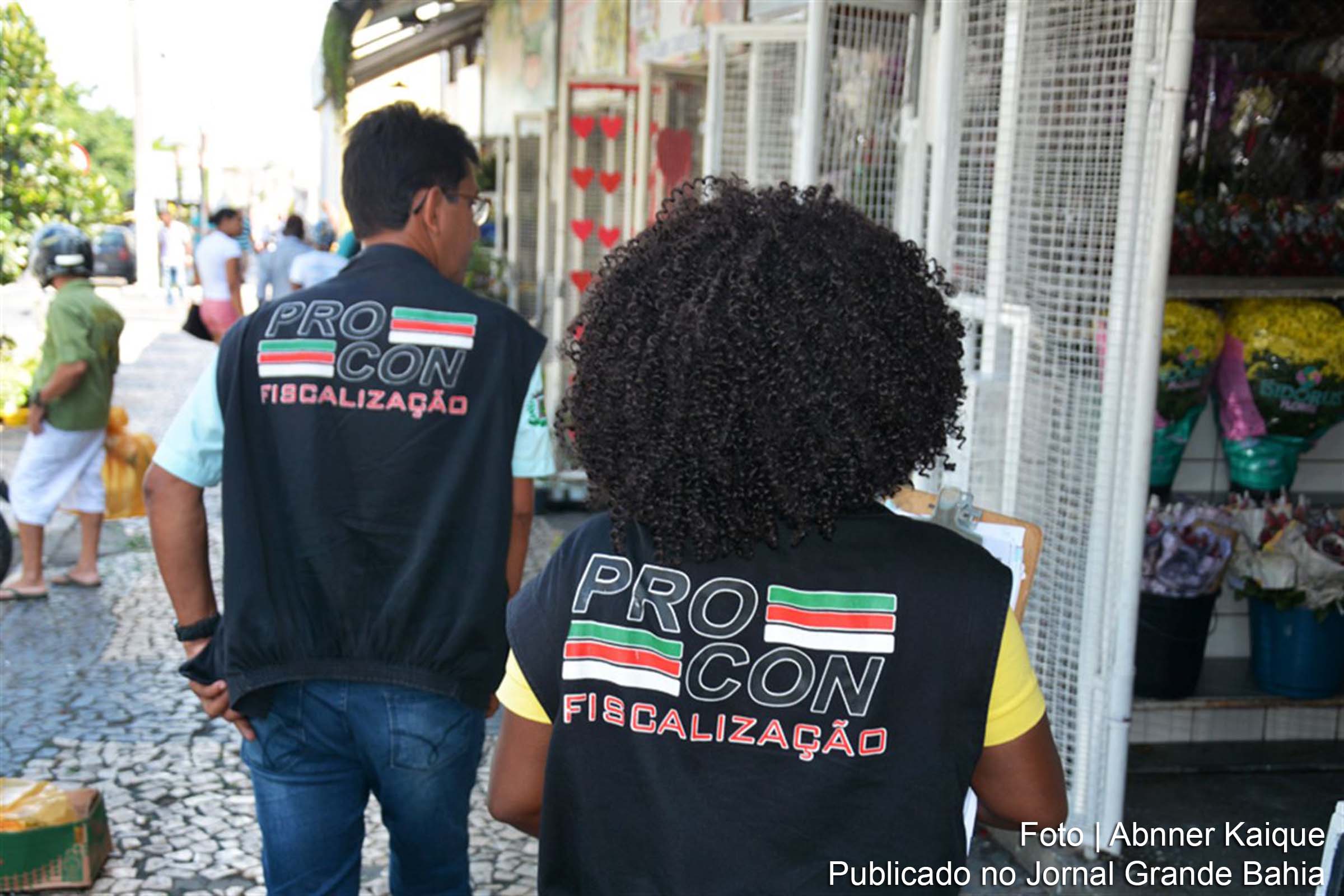 Fiscais da Superintendência Municipal de Proteção e Defesa do Consumidor de Feira de Santana já estão nas ruas para acompanhar as vendas para o Dia das Mães.