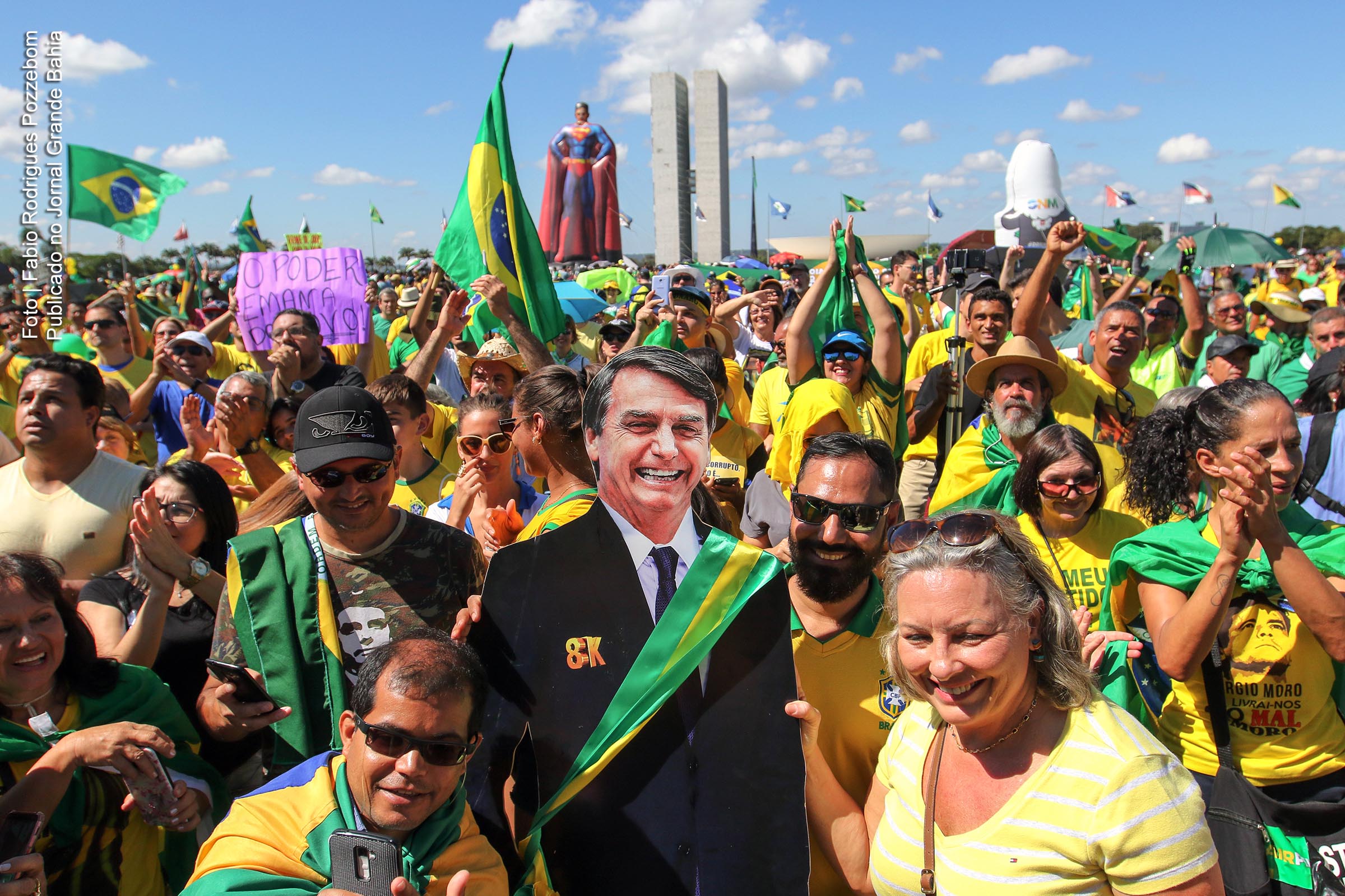 No Brasil, estudos indicam que parte dos apoiadores do presidente Jair Bolsonaro compartilha fake News (notícias falsas).