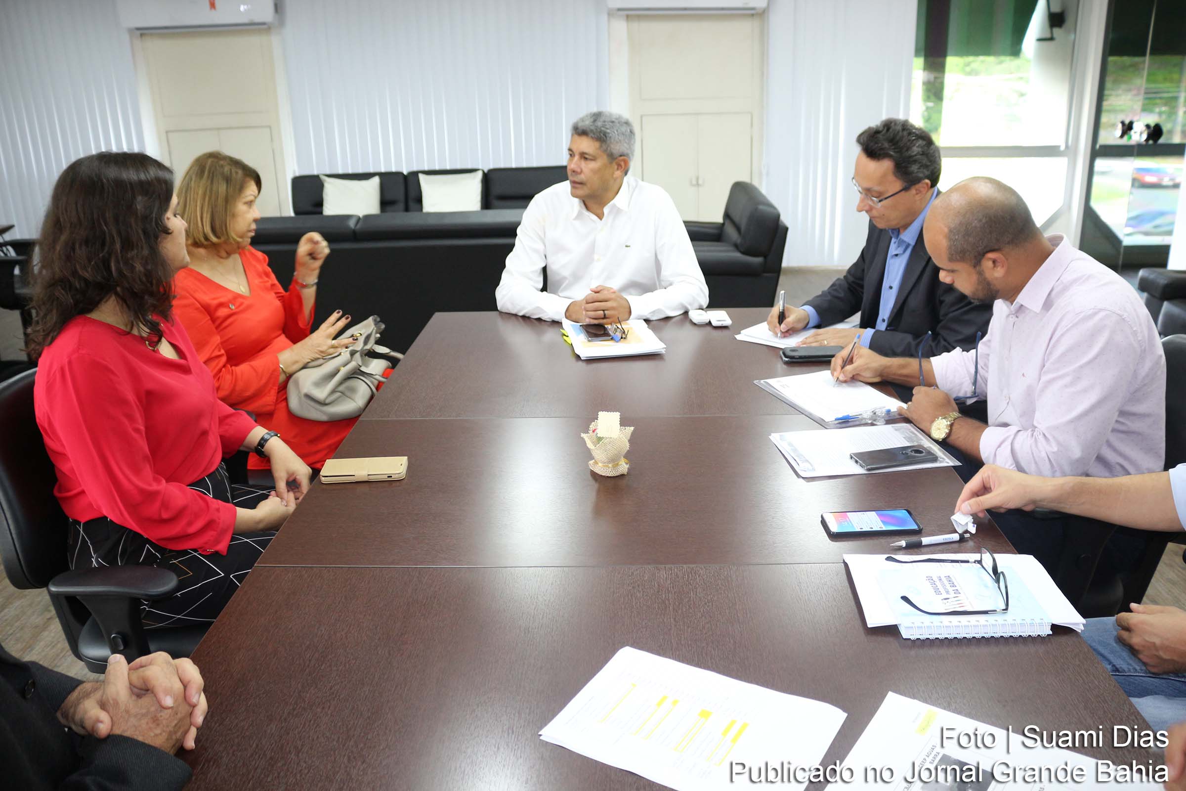 Secretário da Educação do Estado, Jerônimo Rodrigues, e a reitora Iracema Veloso, trataram de uma parceria voltada para o fortalecimento da Educação Básica, alinhando a formação dos professores nos cursos de Licenciatura e o compartilhamento de espaços e de infraestrutura.
