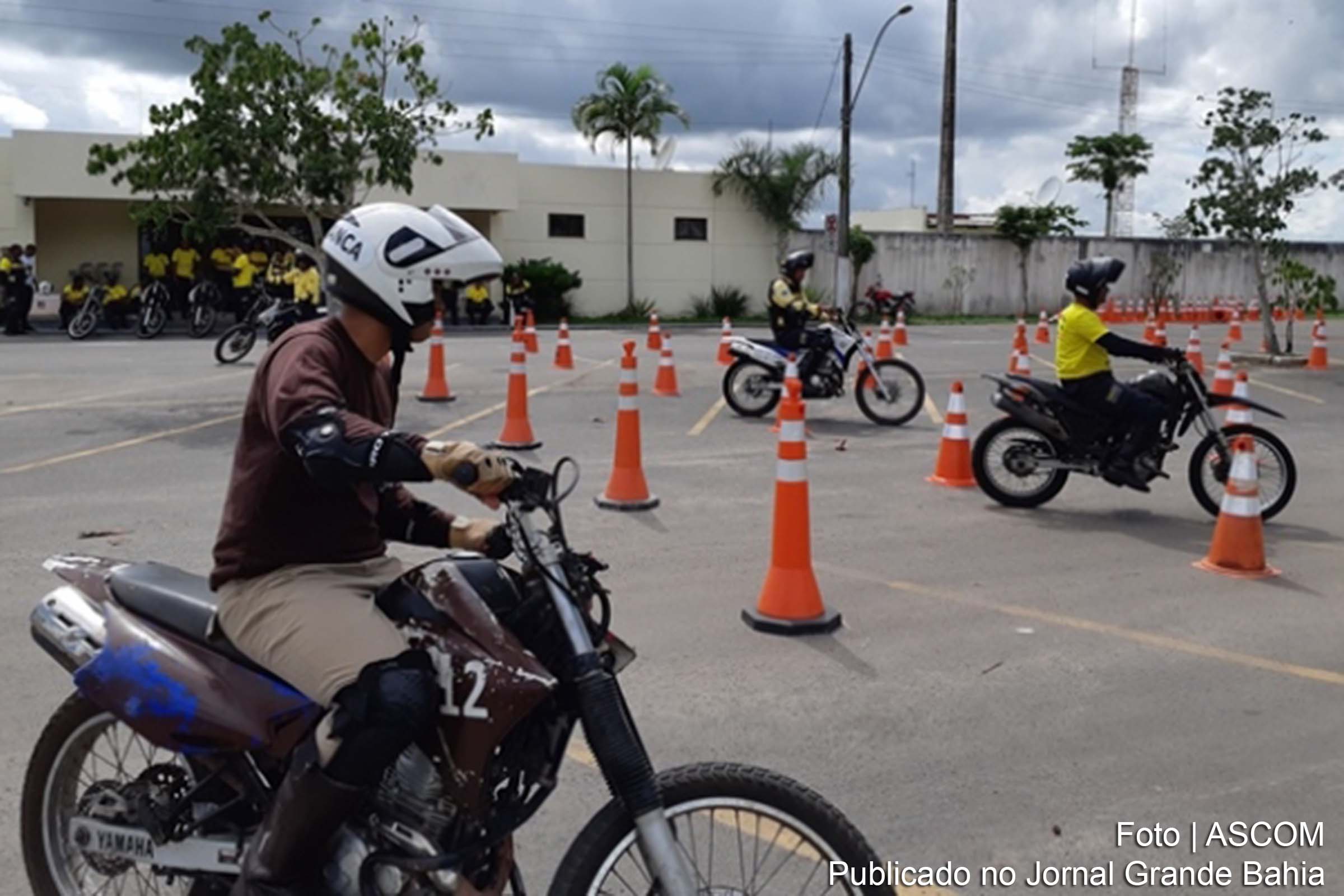 Capacitação tem objetivo de promover um melhor desempenho aos agentes motociclistas em operações de fiscalização e outras demandas do trânsito de Feira de Santana.