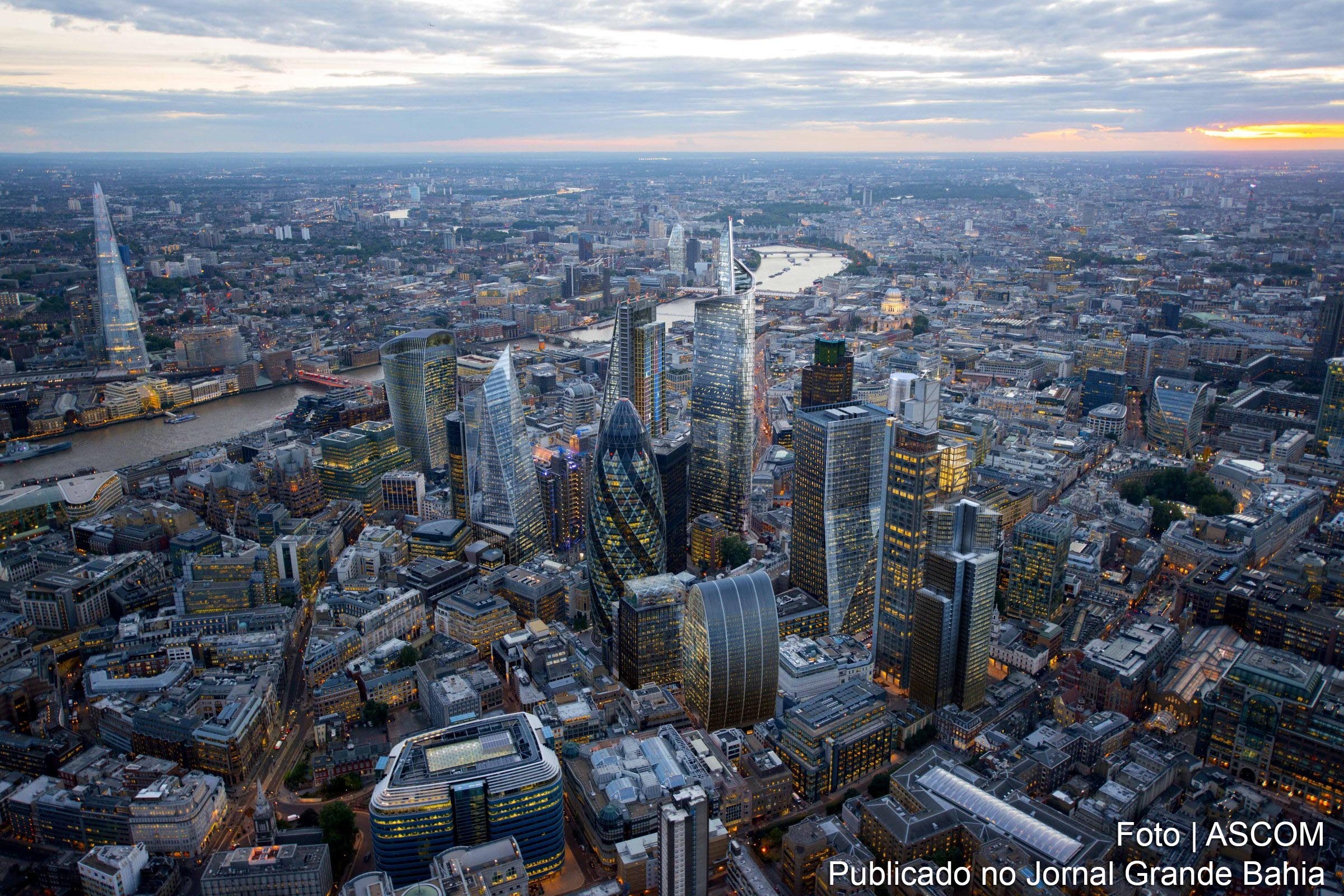 Vista aérea de Londres, capital da Inglaterra. Prosperidade economia deixa a margem 14 milhões de habitantes do Reino Unido.