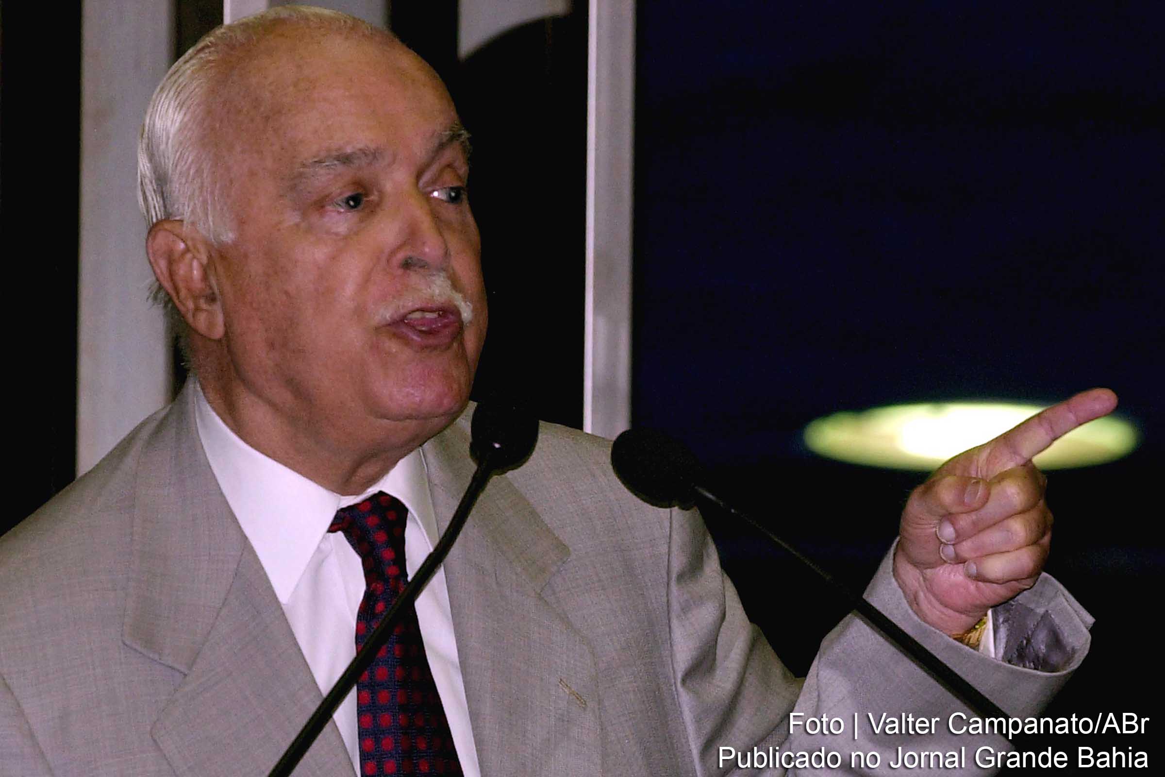 Senador Antônio Carlos Magalhães veta nome de Paulo Souto para direção do Democratas Bahia