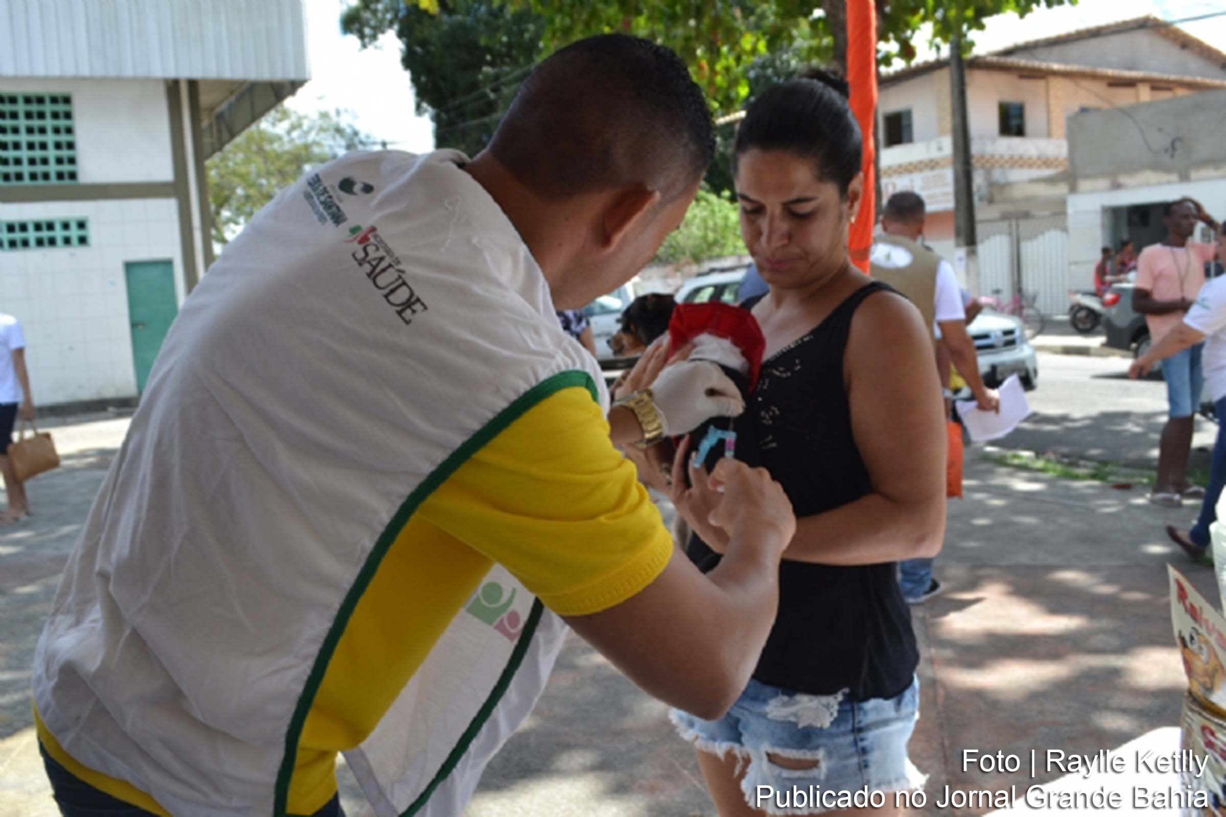 Campanha de vacinação antirrábica realizada em Feira de Santana.
