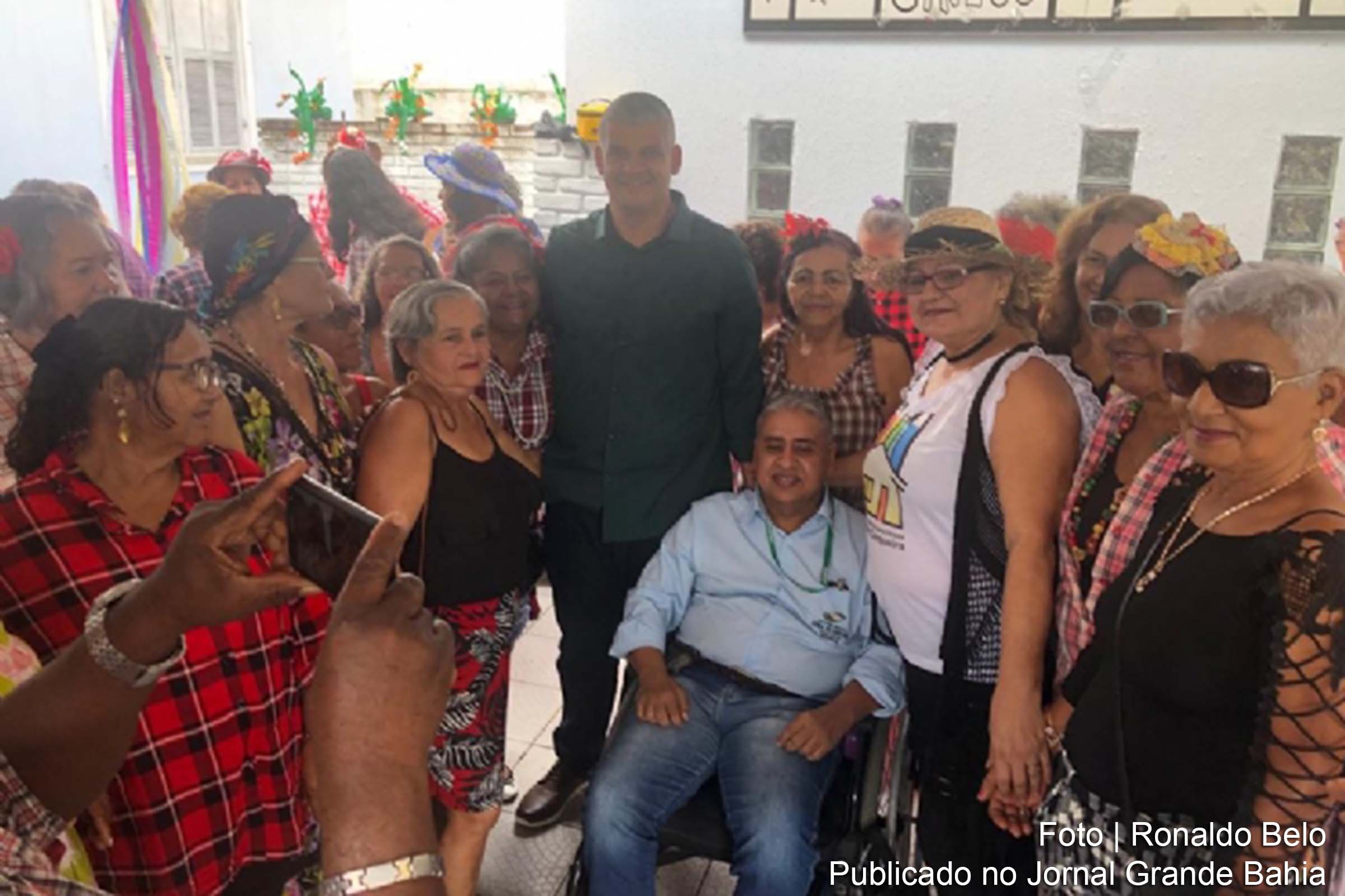 Comemorações dos Festejos Juninos no Centro de Convivência para Idosos Dona Zazinha Cerqueira.