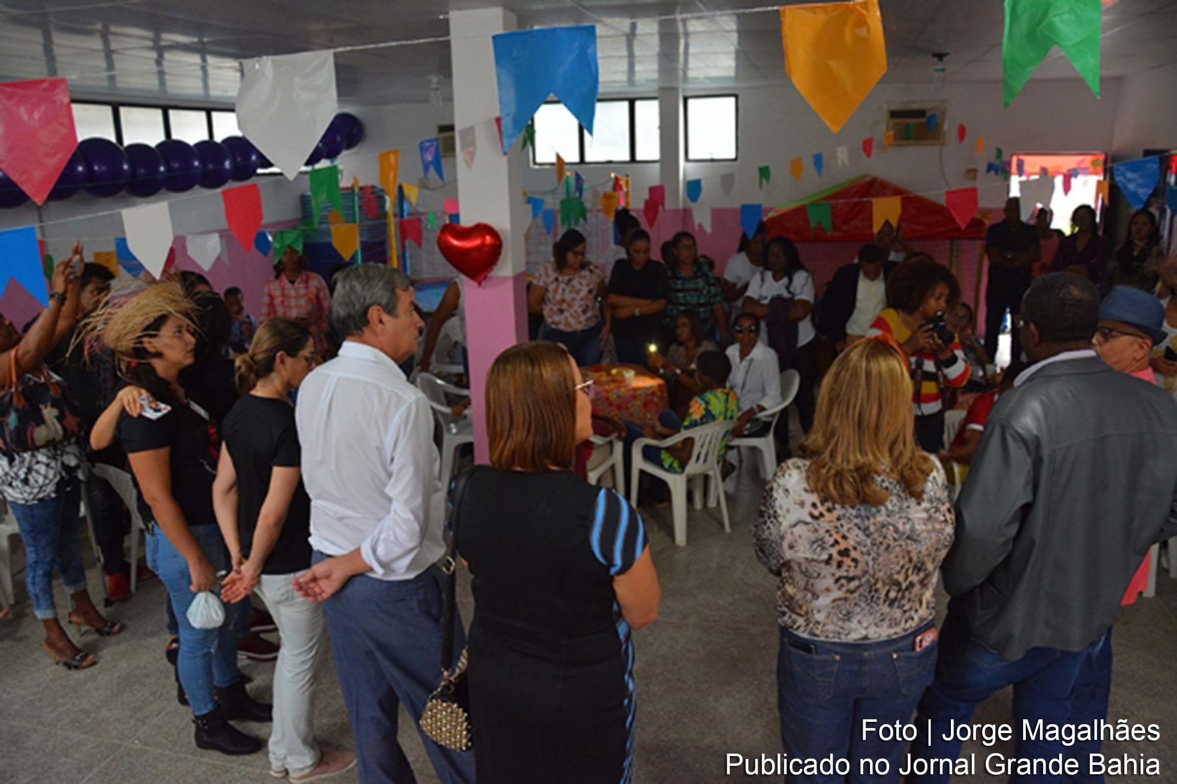 Pacientes e a equipe do Centro de Referência Municipal a Pessoa com Doença Falciforme participaram de confraternização com tema junino.