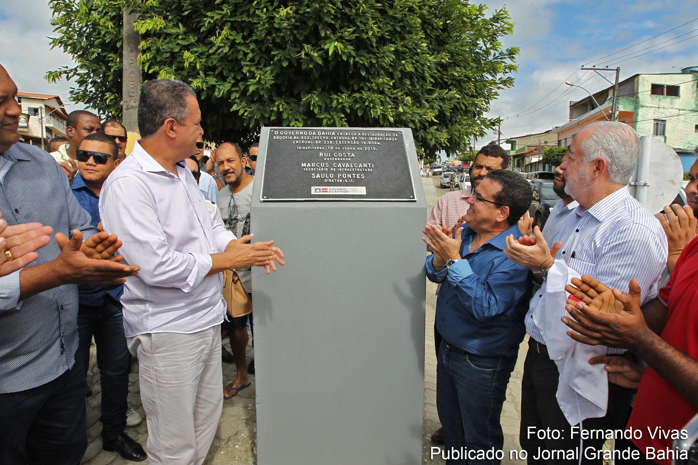 Governador Rui Costa inaugura pavimentação da BA-652, Sistema de Abastecimento de Água, entrega certificados de Cadastro Ambiental Rural e celebra convênio do Programa Bahia Produtiva no município de Ibirapitanga, nesta segunda-feira (10/6/2019).