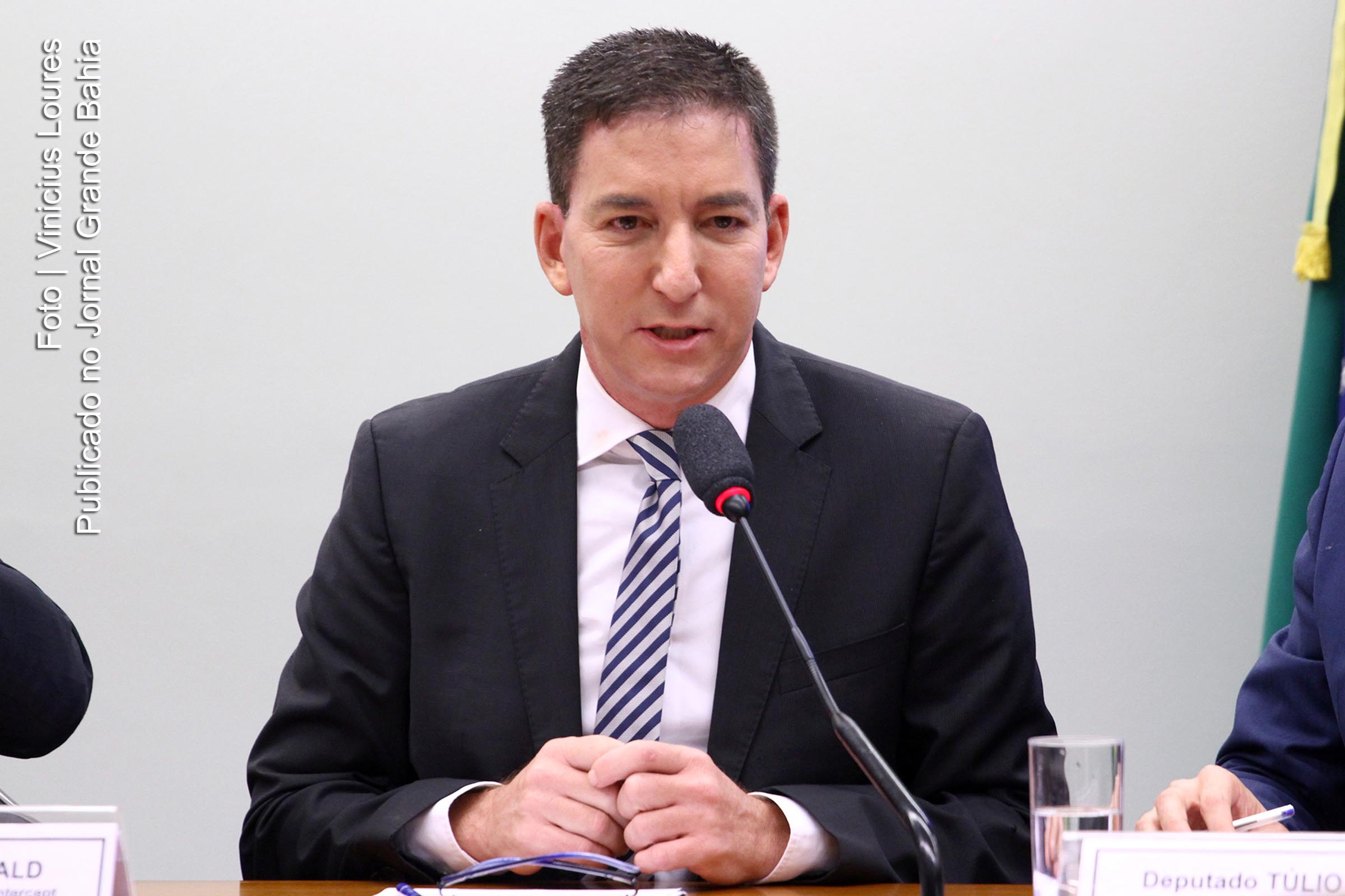 Em audiência pública na Comissão de Direitos Humanos da Câmara dos Deputados, o jornalista Glenn Greenwald reafirmou a autenticidade das conversas vazadas e divulgadas pelo site The Intercept Brasil e destacou que elas também foram confirmadas pelos Jornal Folha de S.Paulo, que publicou matérias sobre o assunto.