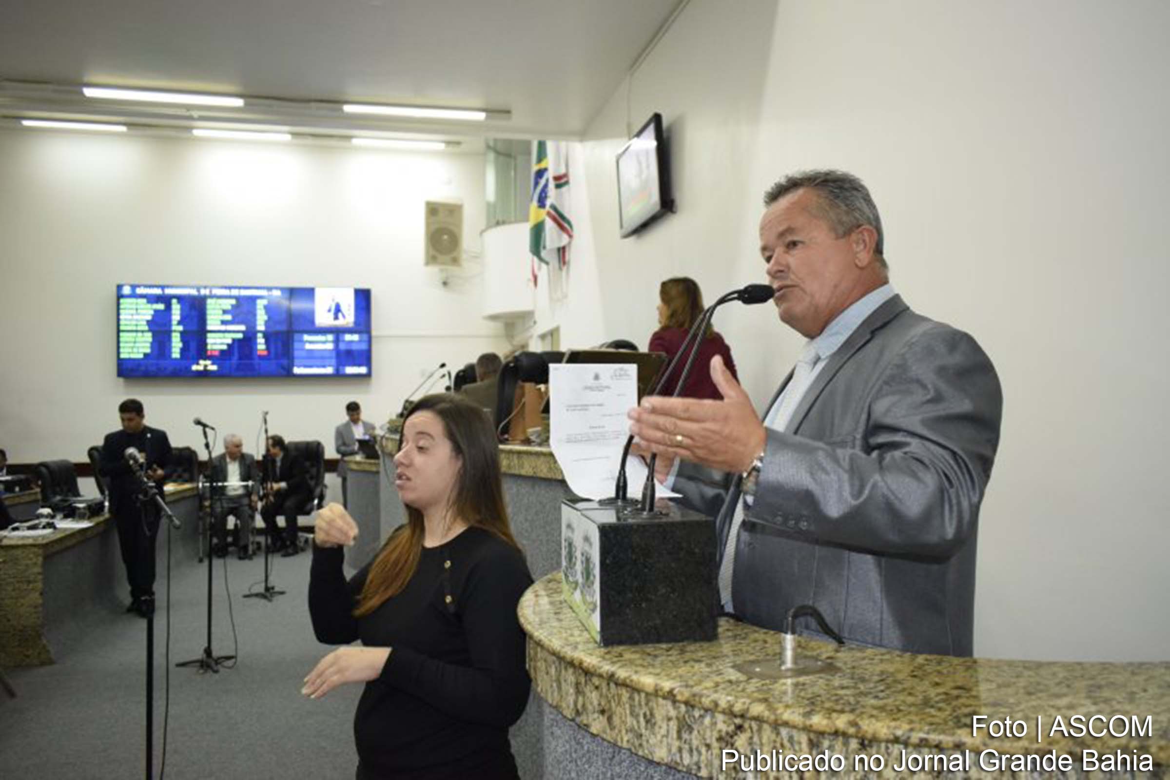 José Menezes cobrou da Prefeitura Municipal de Feira de Santana os serviços de limpeza e manutenção das ruas do Bairro Feira X.