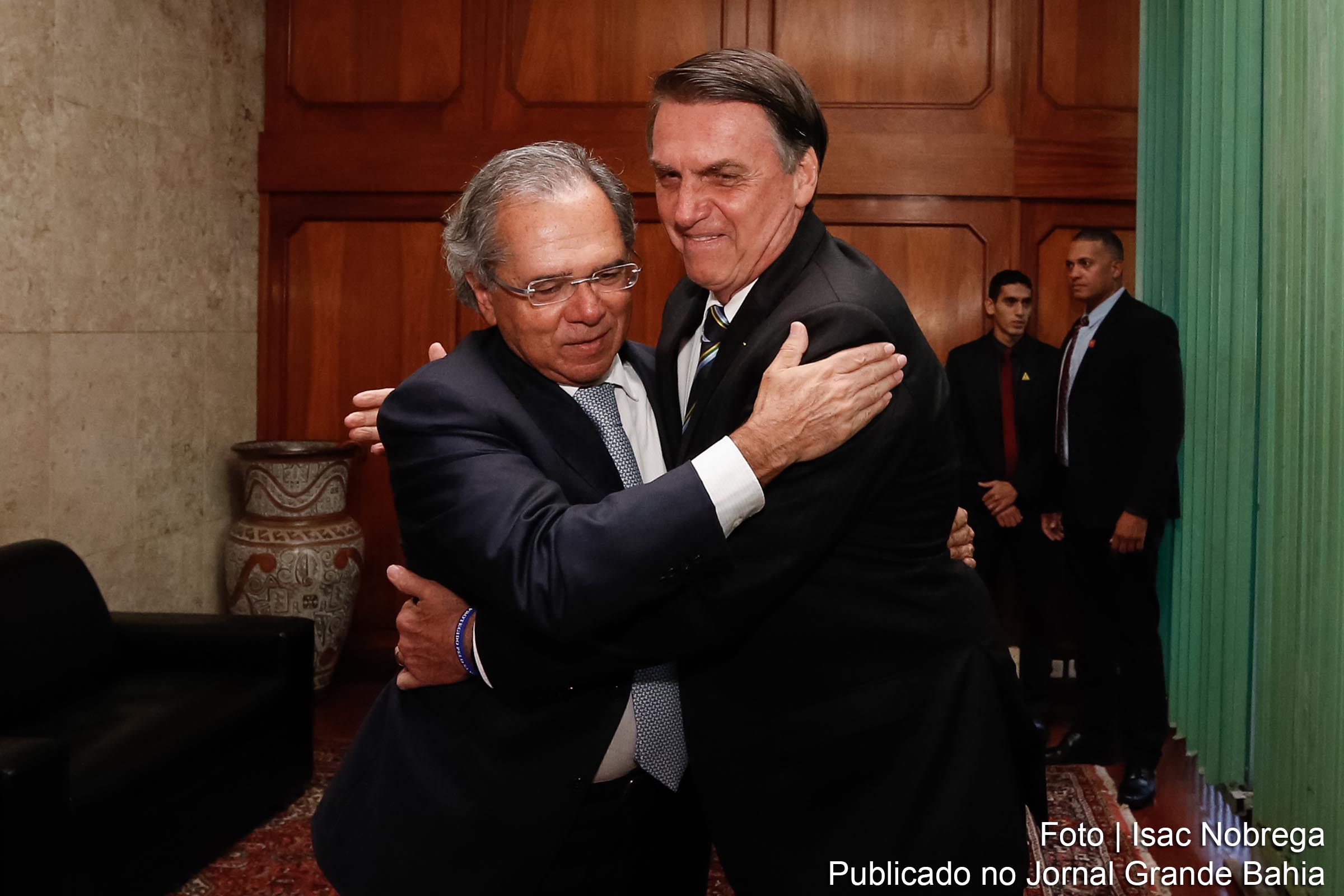 Ministro Paulo Guedes e presidente Jair Bolsonaro, unidos na promoção do desemprego estrutural.