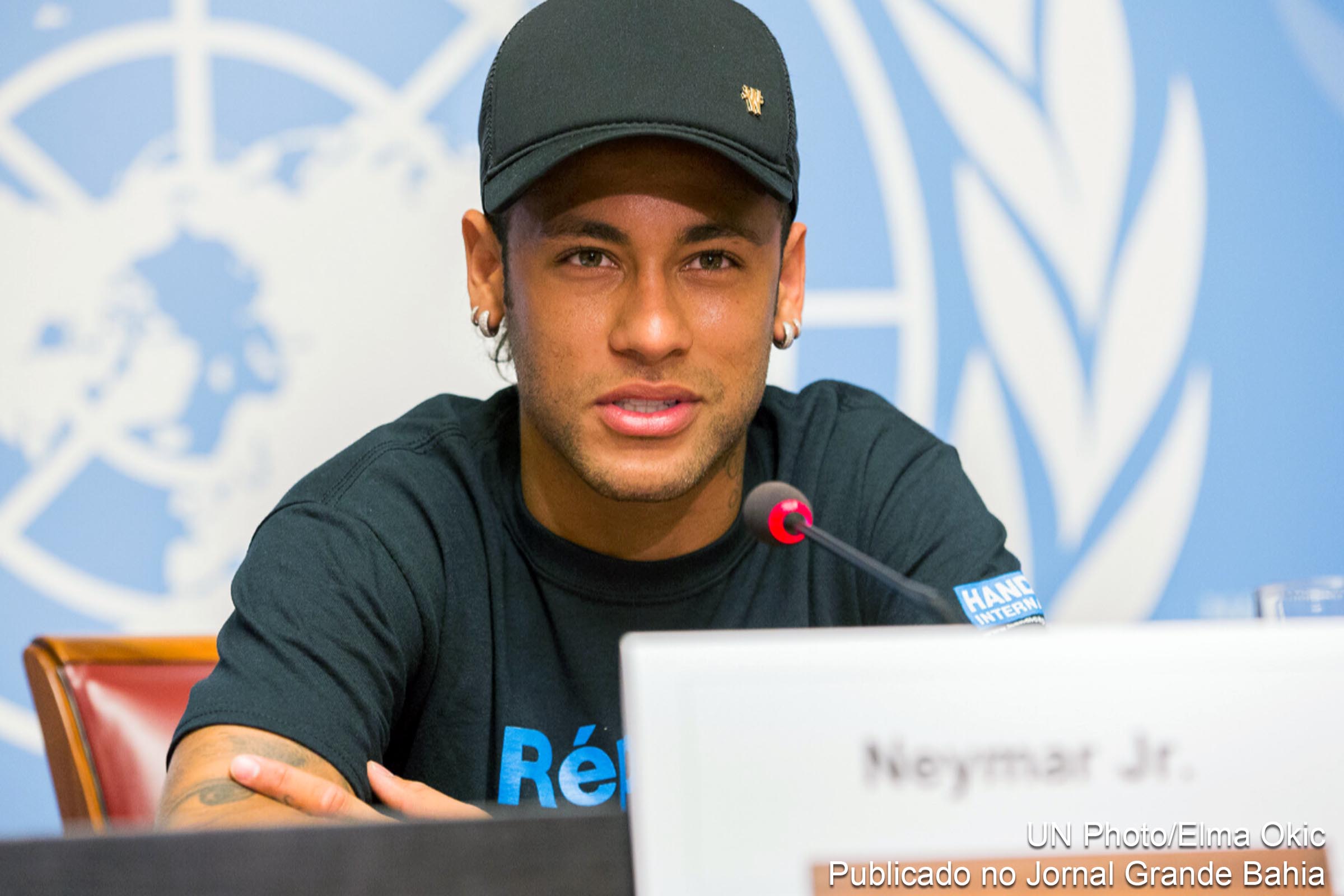 Neymar da Silva Santos Júnior, jogador de futebol.