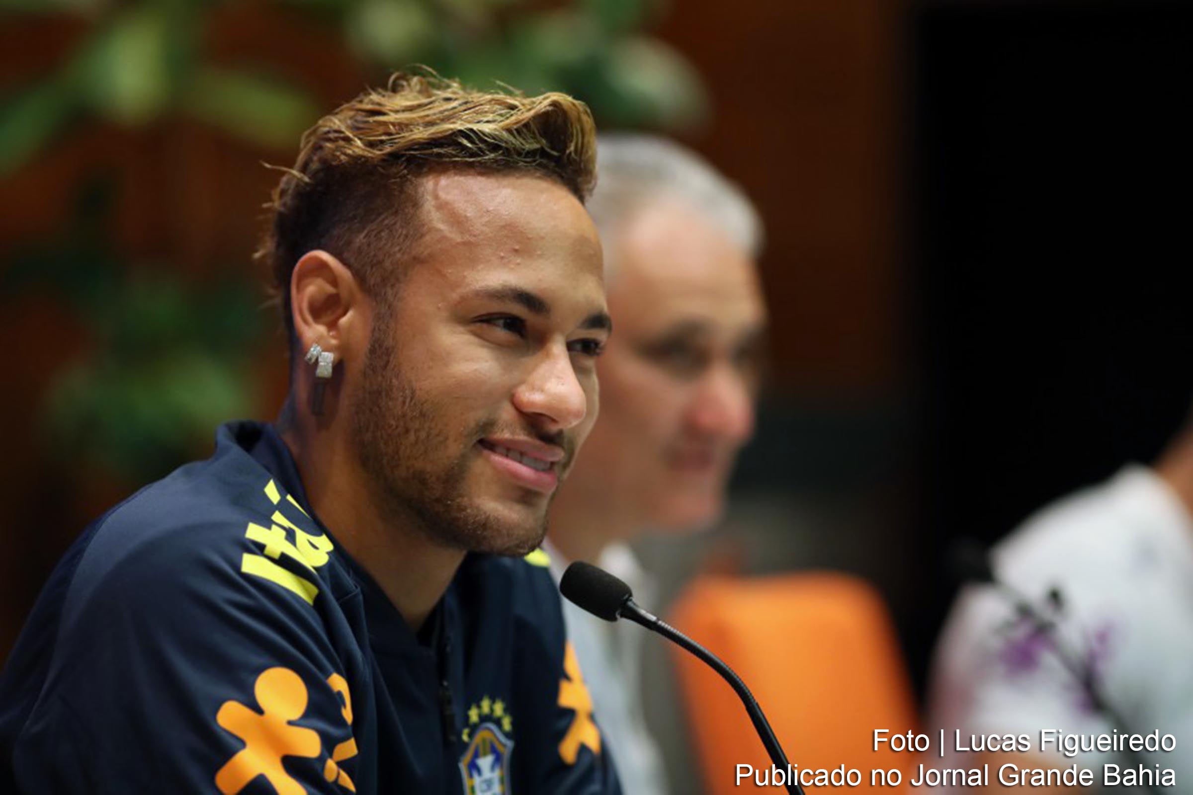 Neymar da Silva Santos Júnior, jogador de futebol.