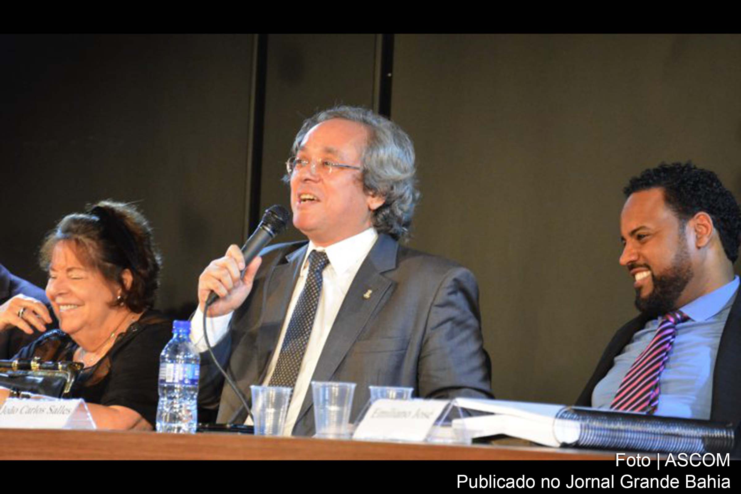 João Carlos Salles, reitor da UFBA, destaca contribuição do ex-governador Waldir Pires para a democracia no Brasil.