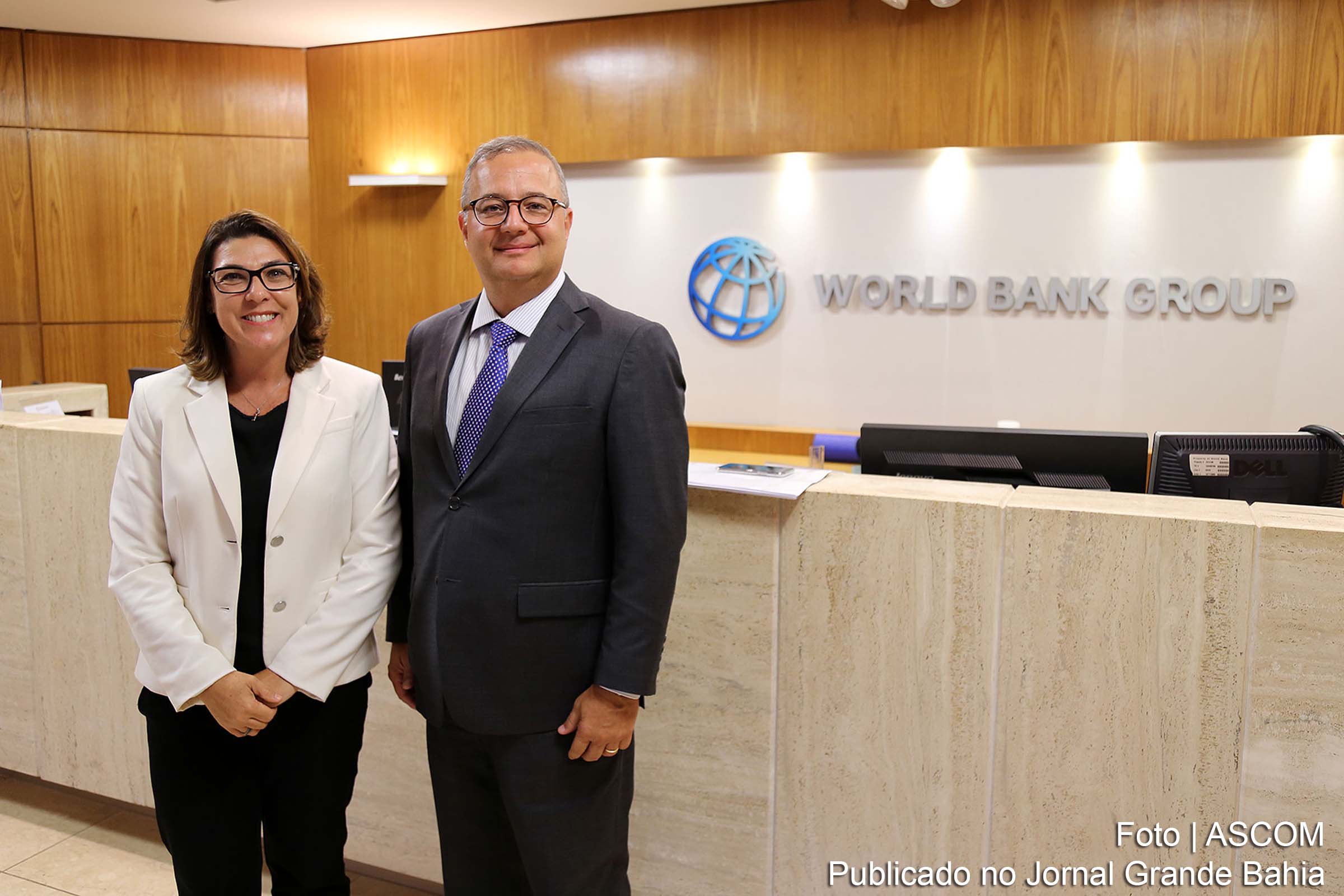 Fábio Vilas-Boas, secretário da Saúde da Bahia, participa de reunião com representante do Banco Mundial.