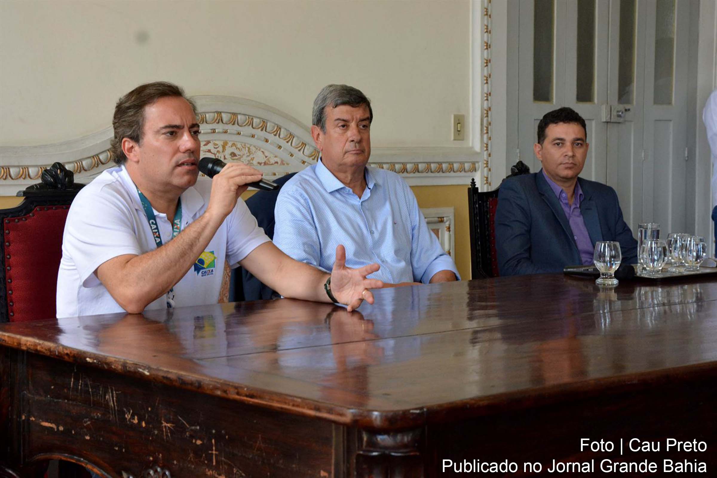 Pedro Guimarães, presidente da Caixa Econômica Federal; Colbert Martins Filho, prefeito de Feira de Santana e Marcos Lima, vereador durante reunião que definiu Parceria Público Privado para a construção de um novo Anel de Contorno em Feira de Santana.