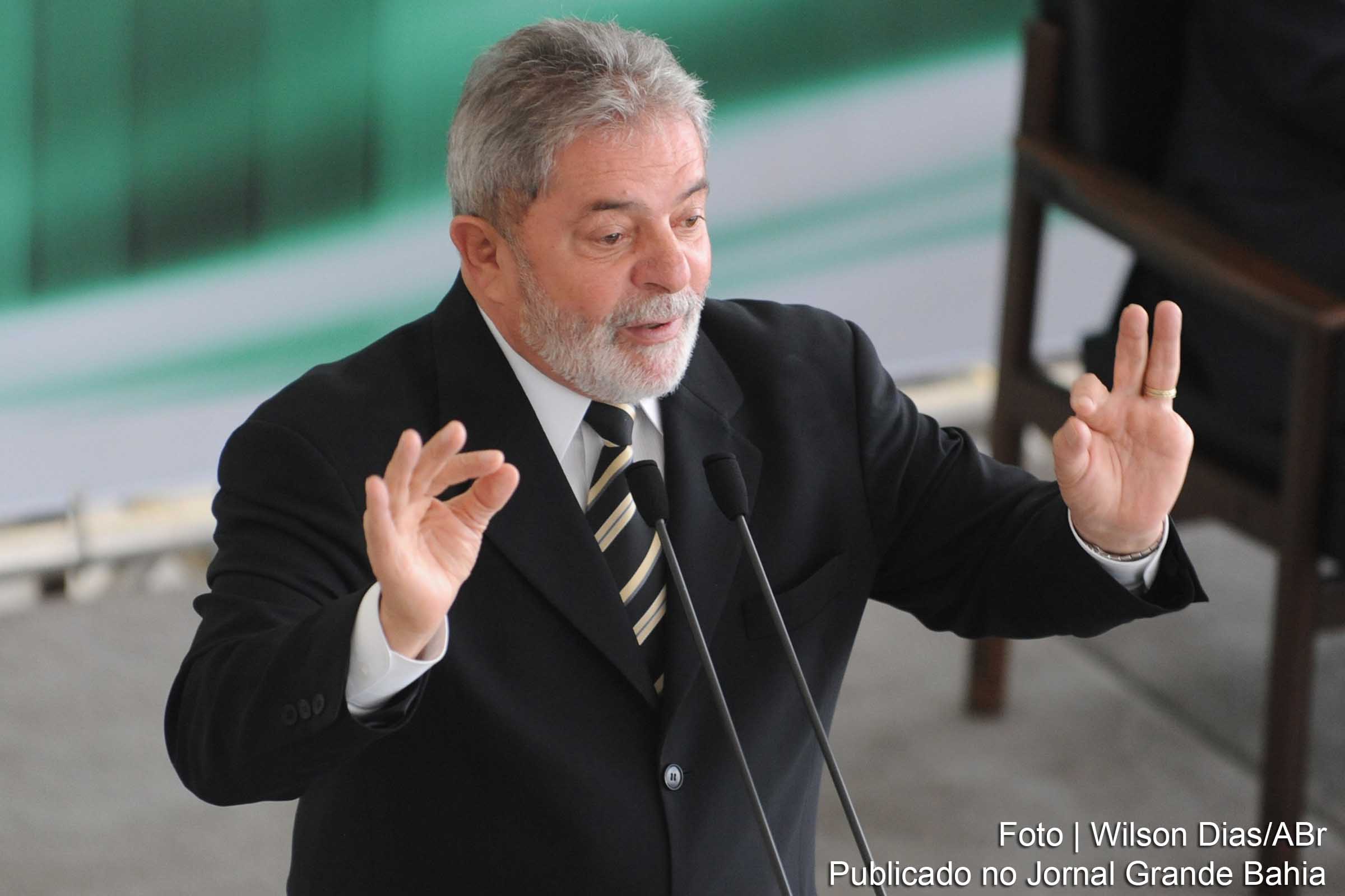 Presidente Luiz Inácio Lula da Silva justifica falta das reformas econômica e política durante os dois governos.