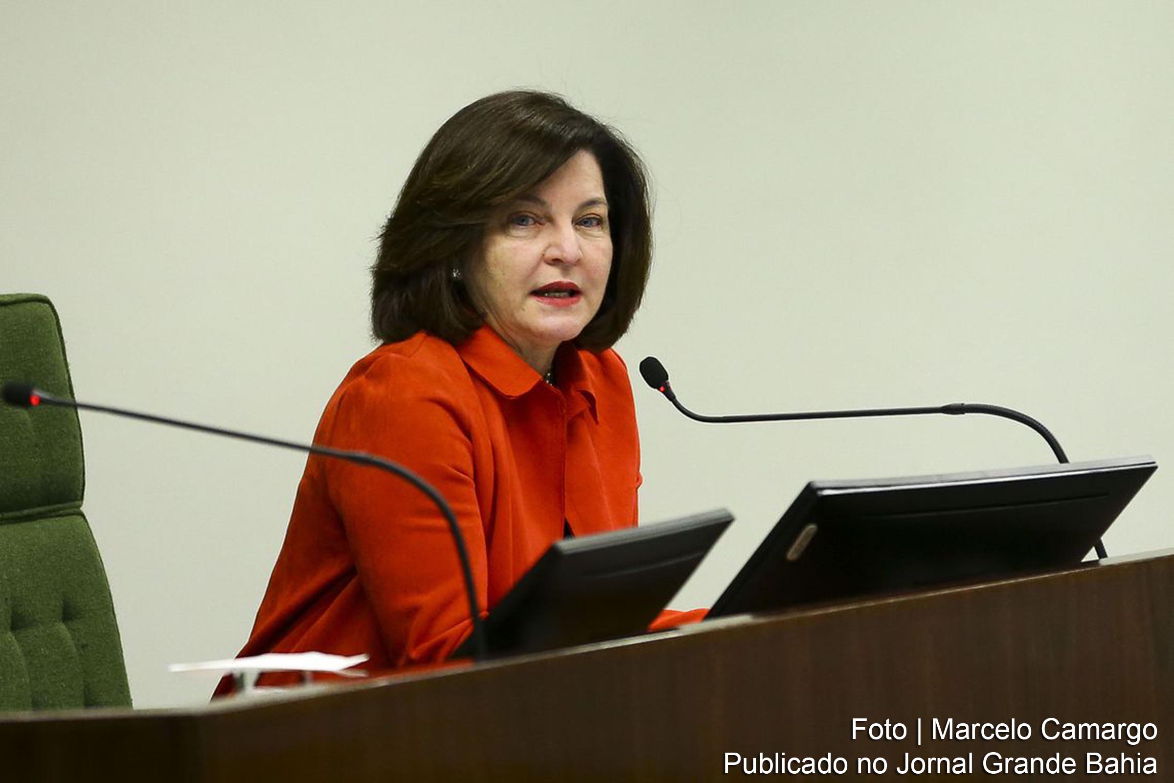 Raquel Dodge diz que não existe embasamento para suspeição do então juiz Sérgio Moro, ministro da Justiça e Segurança Pública do Governo Bolsonaro. Procuradora-geral da República silencia quanto a possível conluio envolvendo ex-juiz e membros do MPF.
