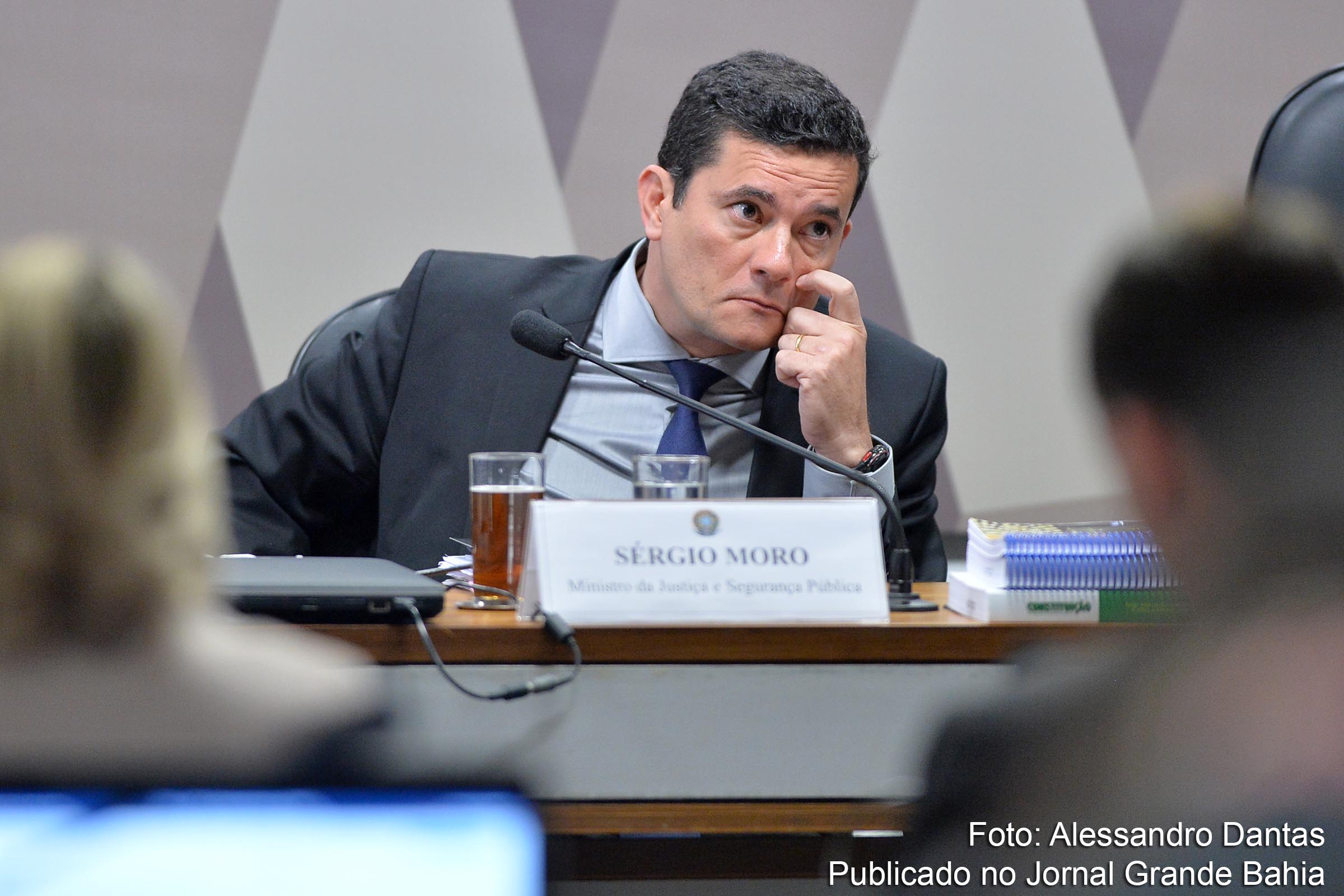 Sérgio Moro, ministro da Justiça e Segurança Pública do Governo Bolsonaro, adia esclarecimentos sobre indício de conluio com membros do MPF, no processamento e julgamento das ações judiciais do Caso Lava Jato, no período em que atuou como juiz em Curitiba.