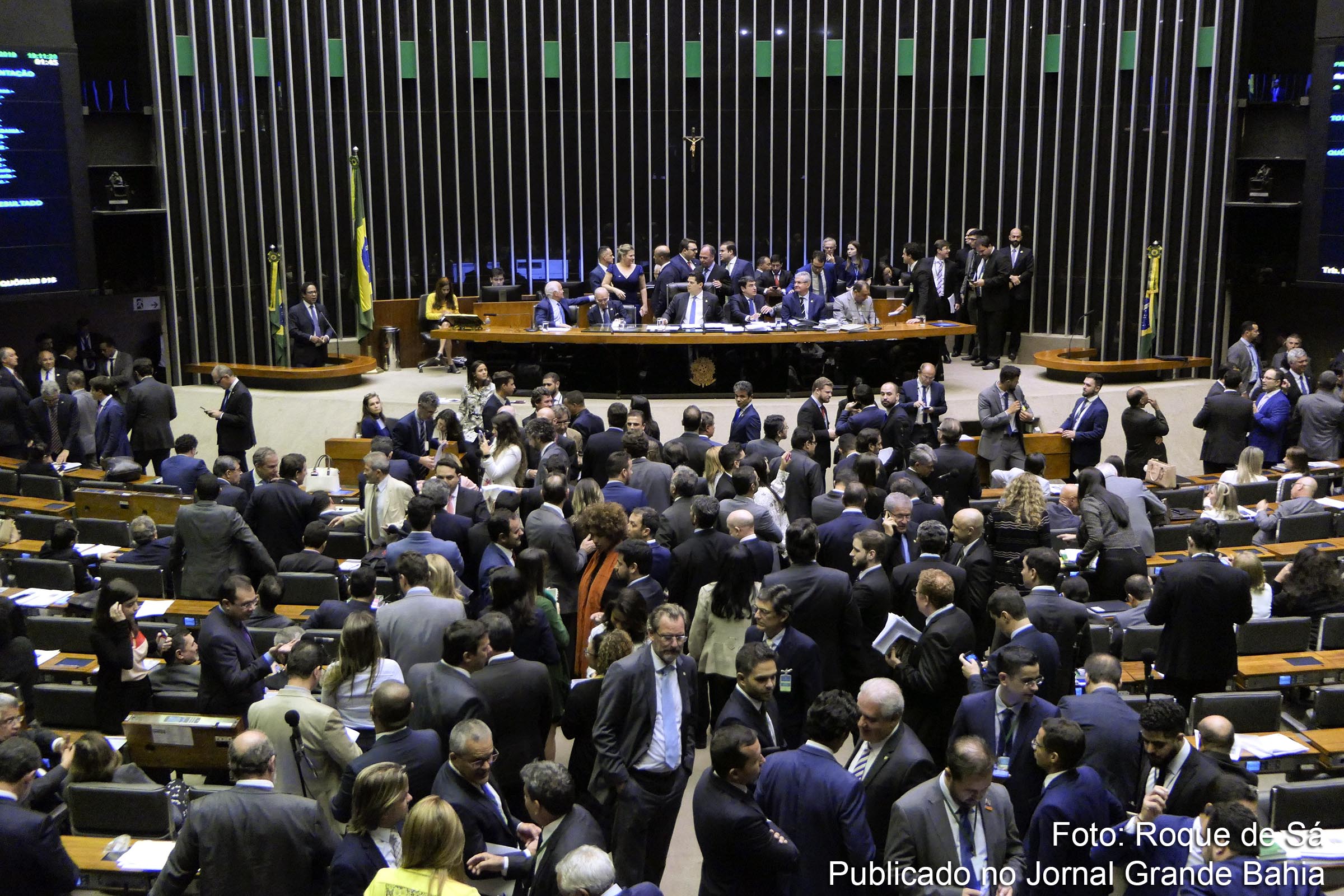 Congresso Nacional aprova operações de crédito de R$ 248,9 bilhões para o Governo Bolsonaro e derruba quatro vetos presidenciais; Extrema-direita liquida patrimônio público e aumenta endividamento