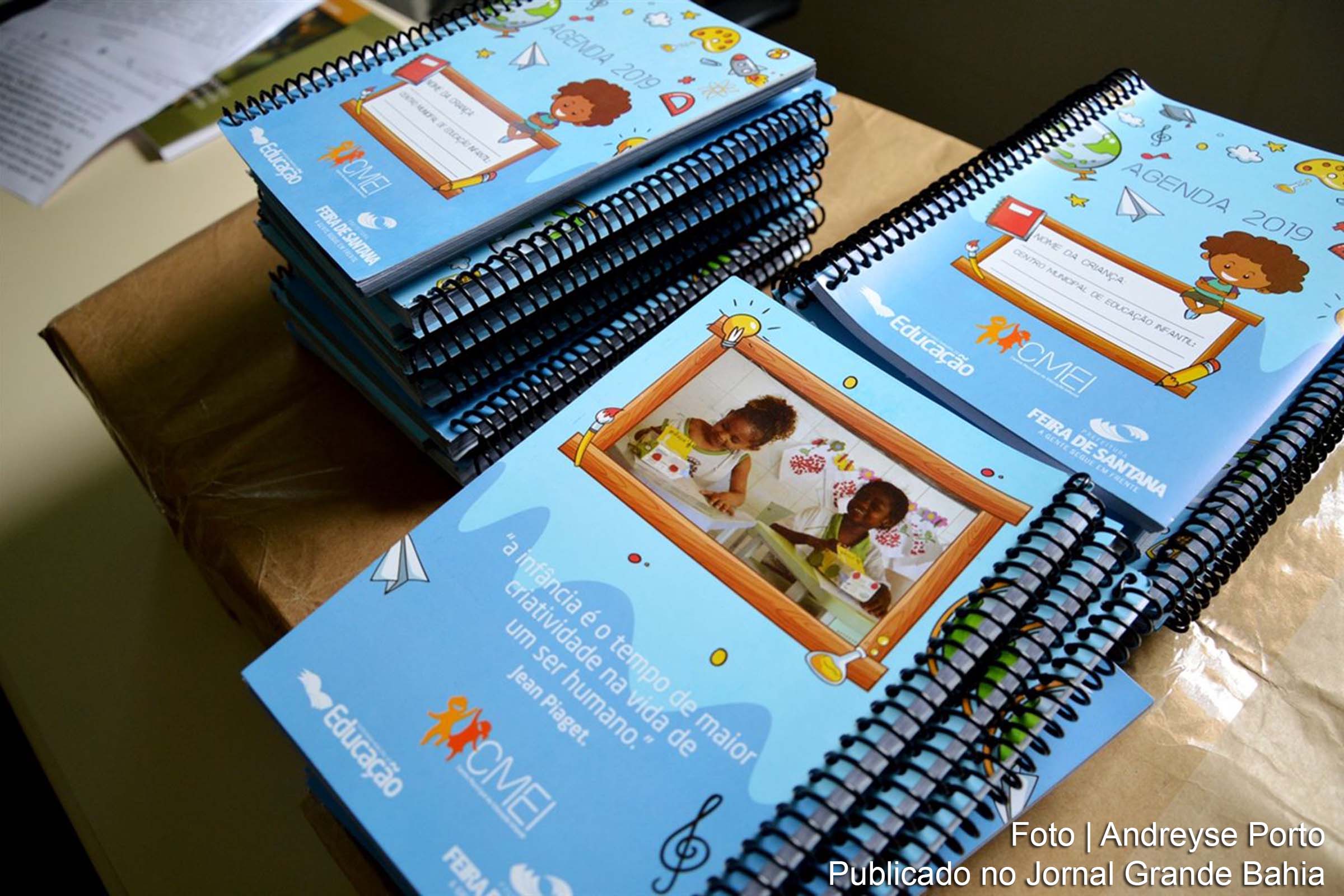 Agendas personalizadas tem objetivo de tornar a relação entre pais e creche mais clara e eficiente, os educadores fazem avaliações sobre os alunos e contam à família como foi o dia criança.