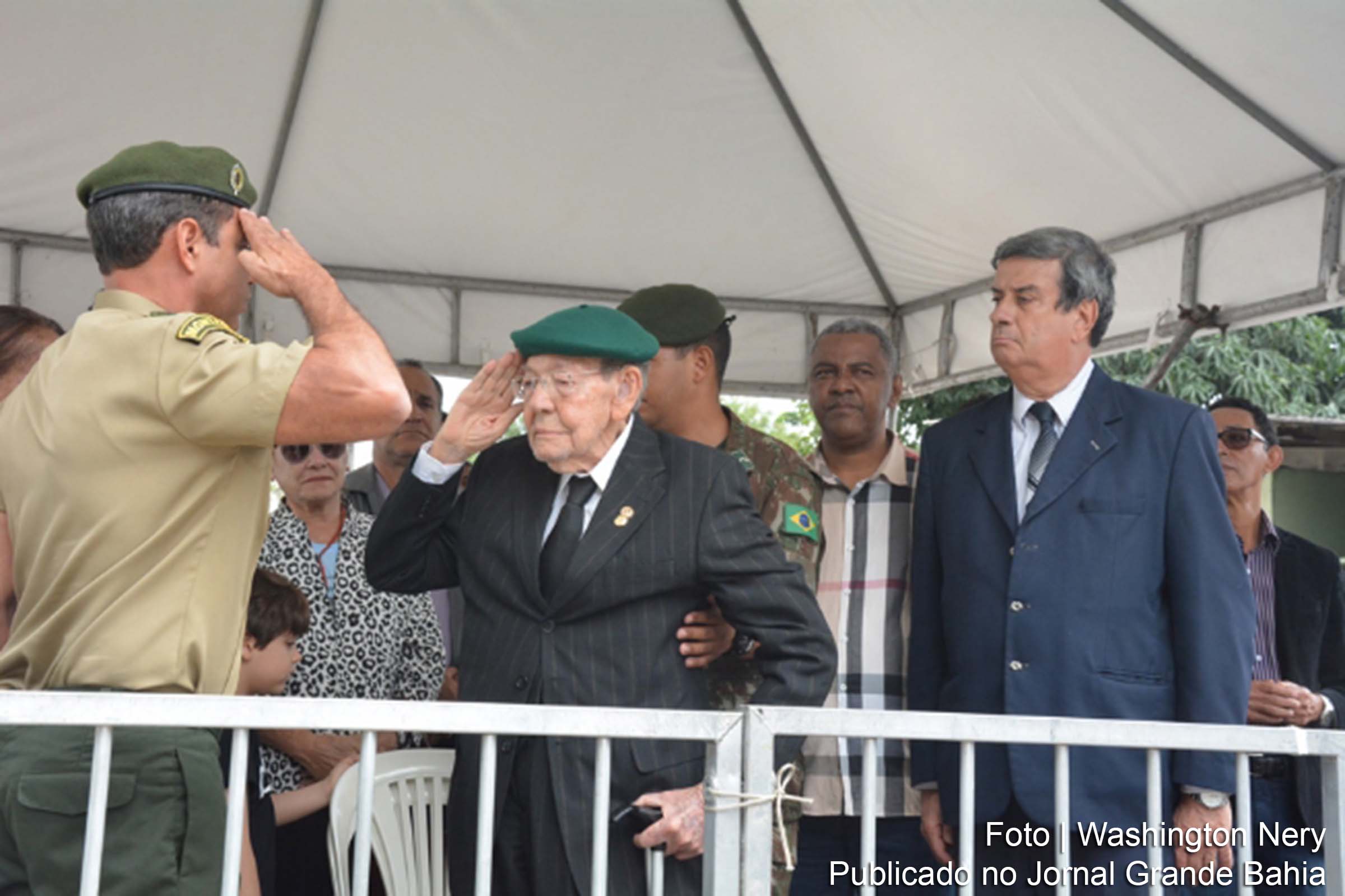 Antônio Moreira foi reverenciado pelo prefeito Colbert Martins Filho; evento ocorreu no Distrito de Maria Quitéria.