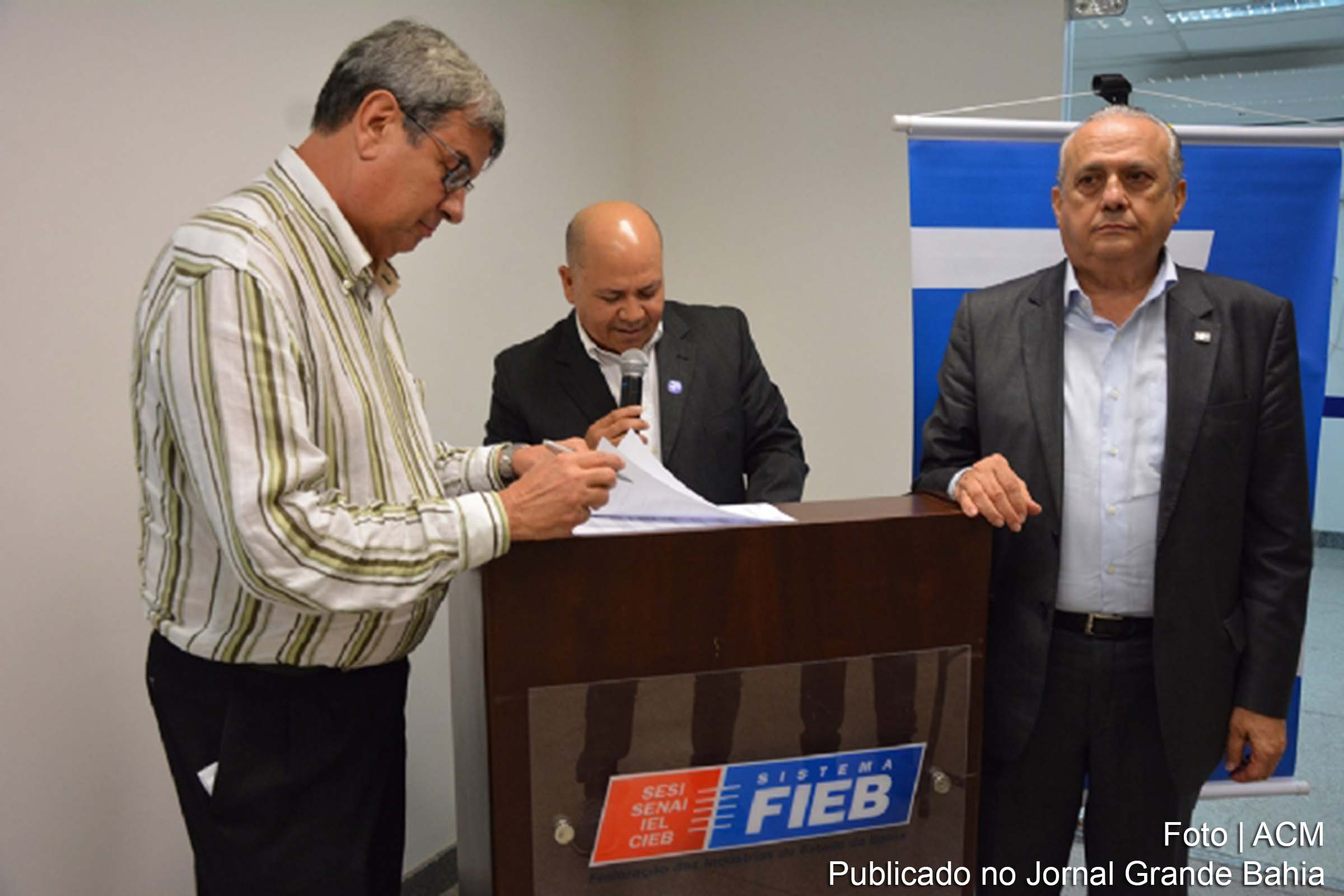 Prefeito Colbert Martins Filho assinou termo de cooperação técnica com o SEBRAE visando fomentar a inovação tecnológica e incentivar empreendedores e empresas instaladas em Feira de Santana.