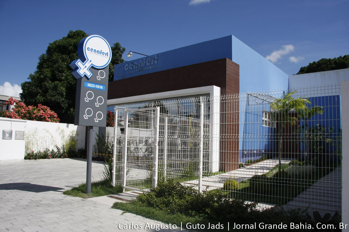 Fachada da sede da Clínica Cenafert, em Feira de Santana