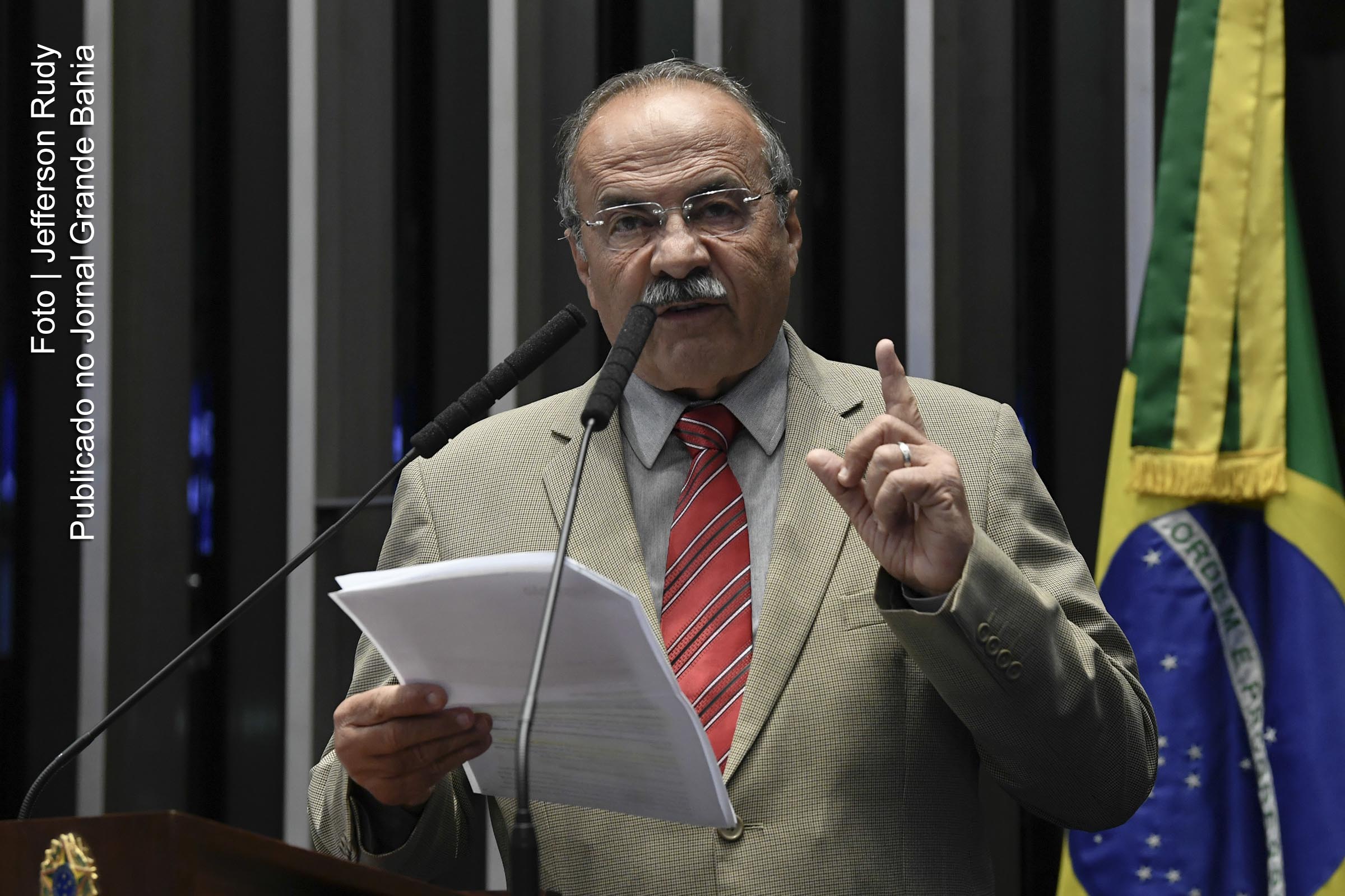 Senador Chico Rodrigues comenta pedido de impeachment formulado pelo deputado Feliciano contra vice-presidente Hamilton Mourão; Extrema-direita promove luta interna pelo poder