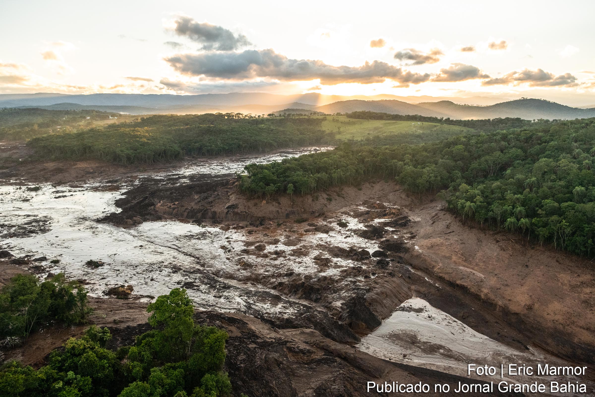 Genocídio de Brumadinho resultou na morte de 246 pessoas e elevada degradação ambiental.